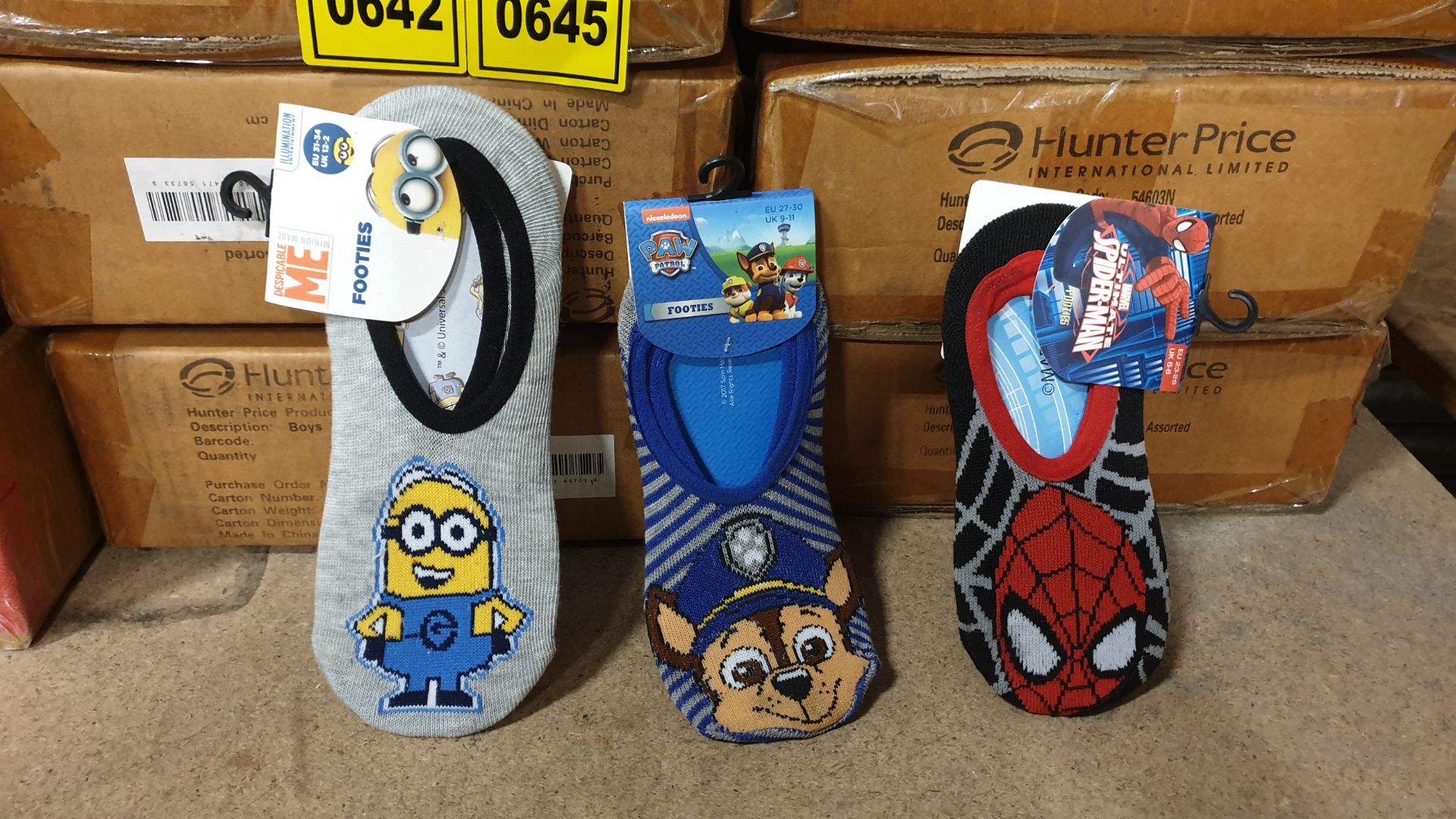 96 X BRAND NEW BOXED 3 ASSORTED BOYS LICENSED FOOTIES SOCKS (DESPICABLE ME, PAW PATROL AND