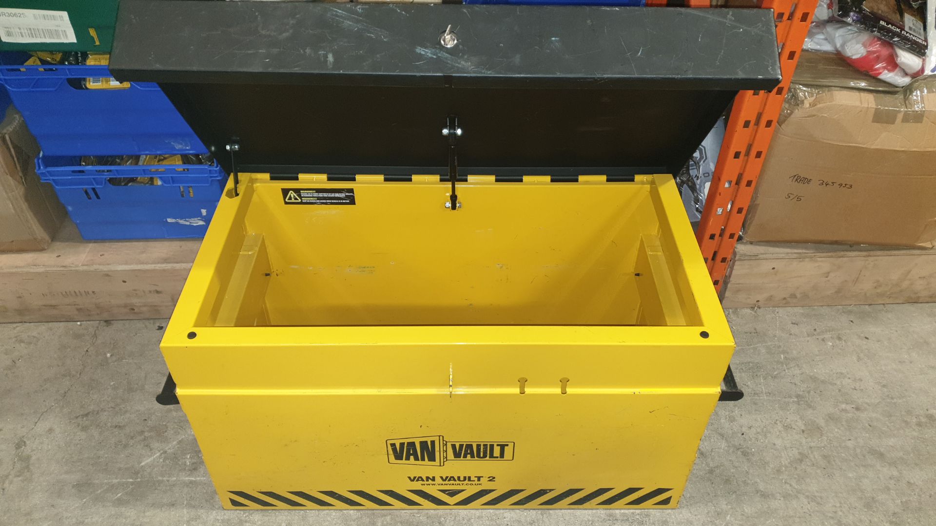 1 X LOCKABLE VAN VAULT KEY INCLUDED SIZE 92 X 56 X 51 CM