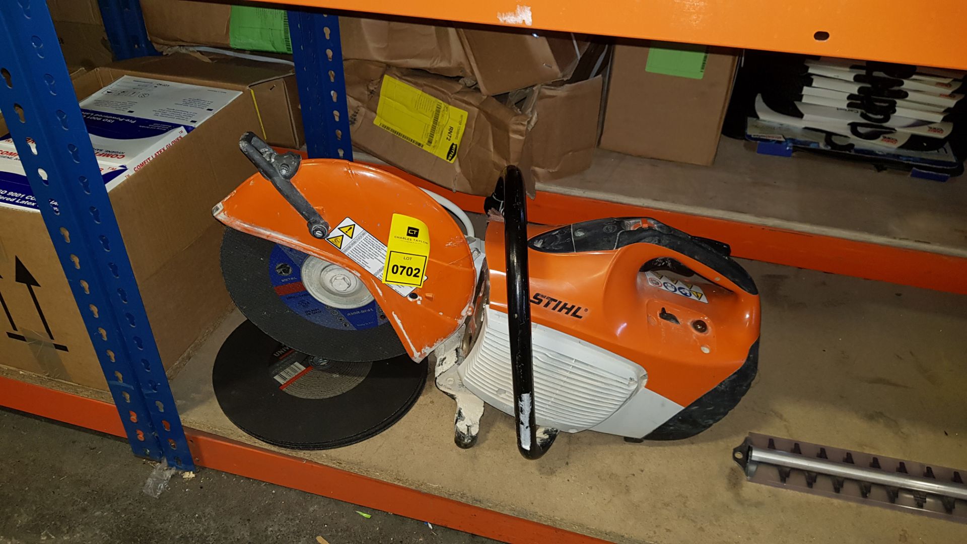 1 X STIHL T5 410 SAW WITH 3 X UNIVERSAL FIT CUTTING DISKS 300 X 3 X 200MM