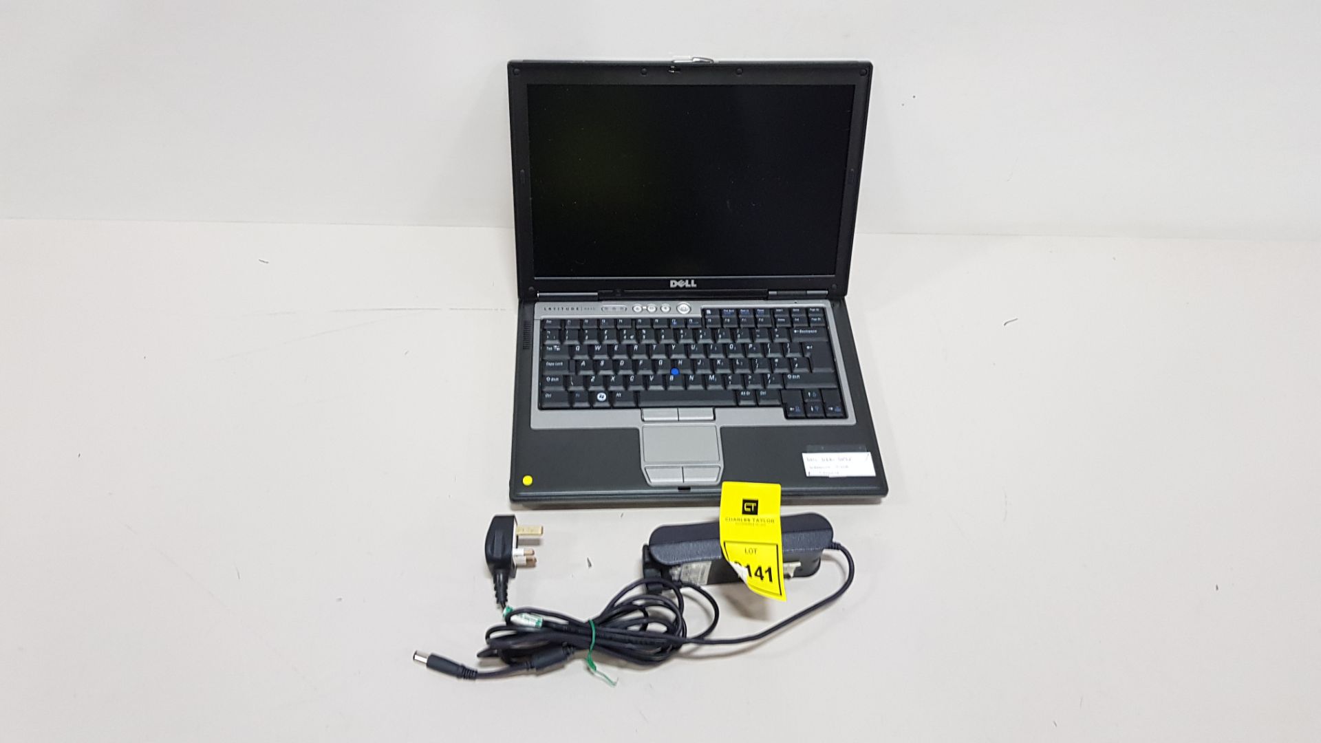 DELL D630 LAPTOP WINDOWS VISTA - WITH CHARGER