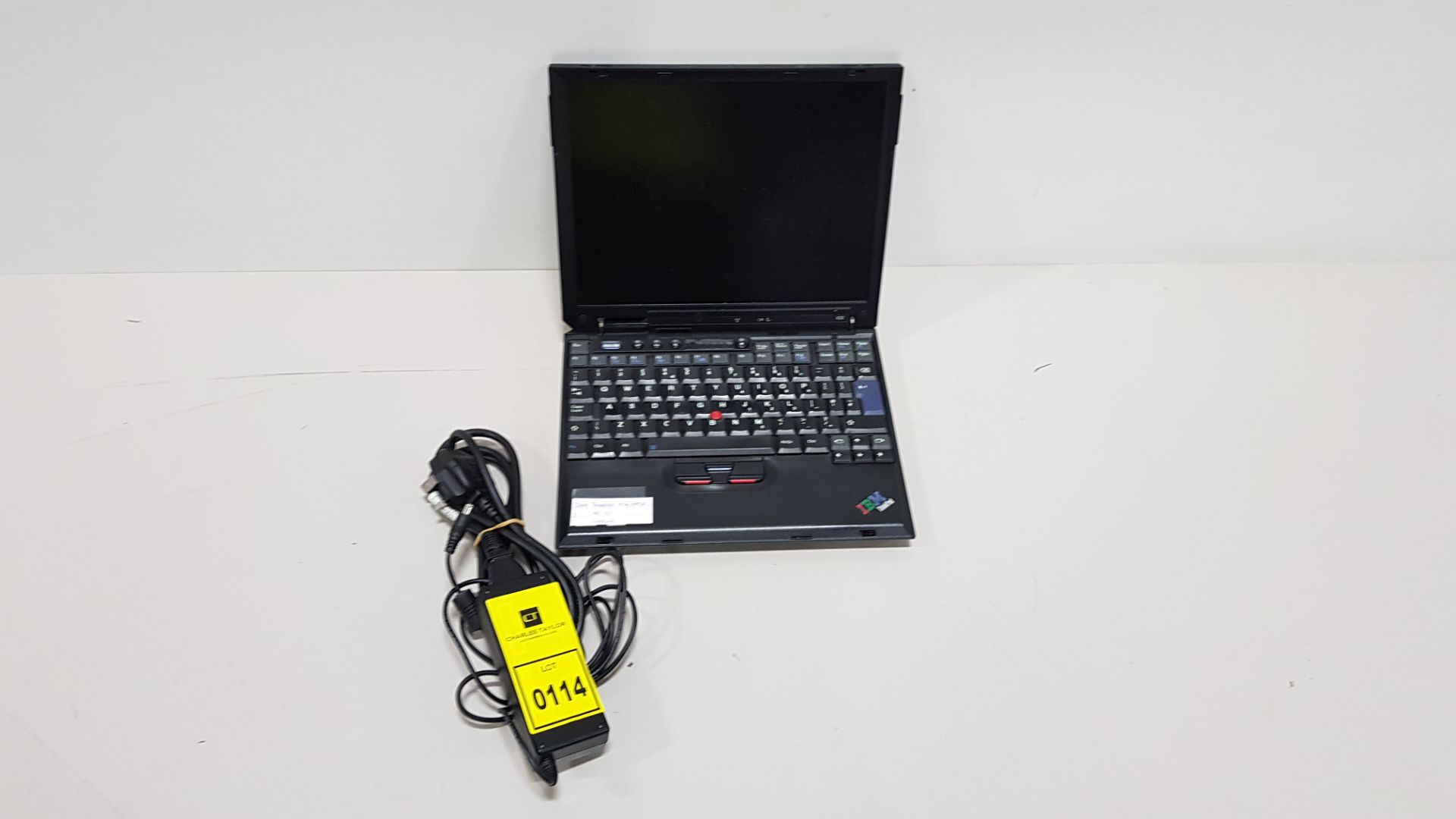 IBM THINKPAD X32 LAPTOP NO O/S - WITH CHARGER