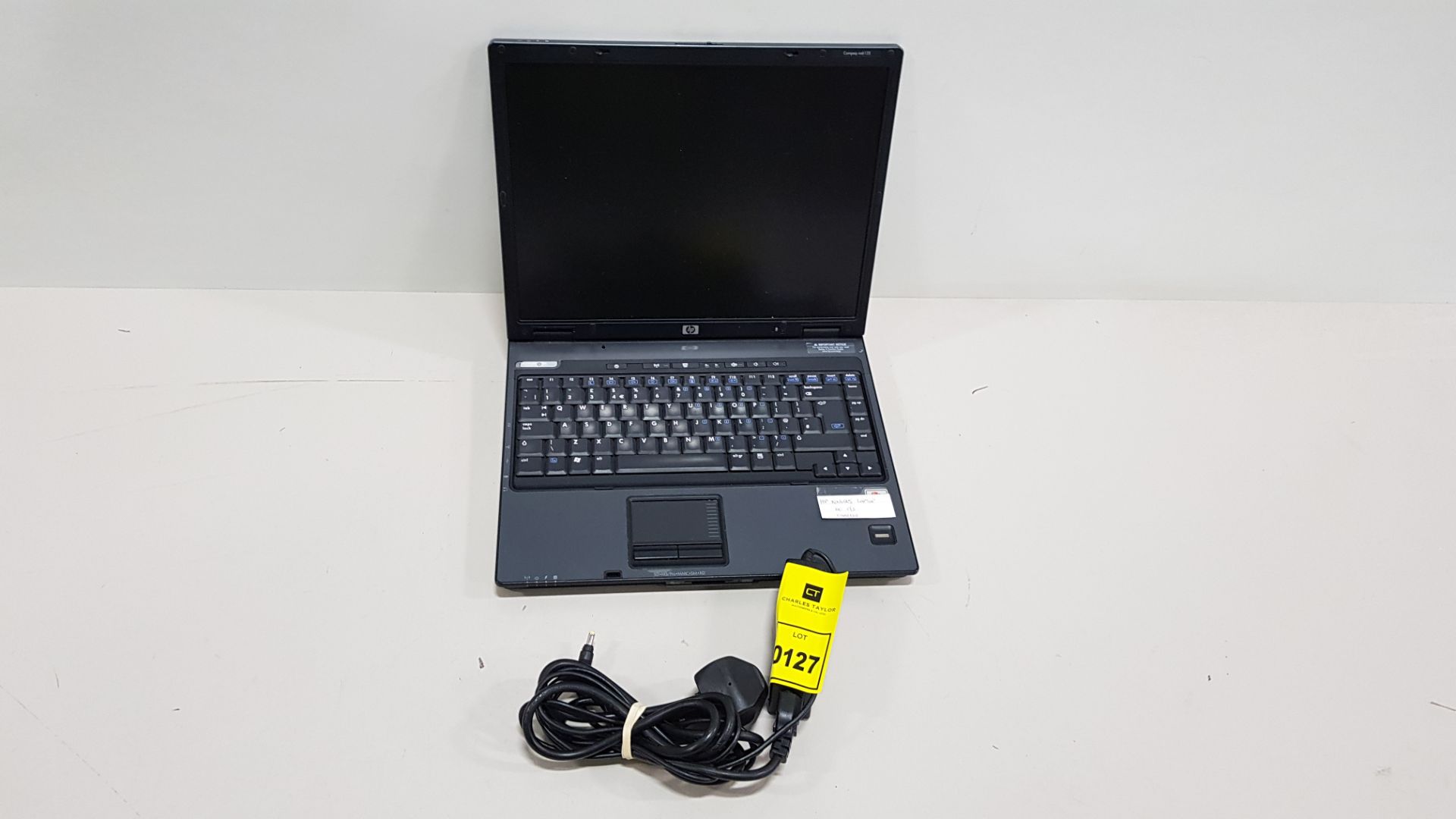 HP NX6125 LAPTOP NO O/S - WITH CHARGER