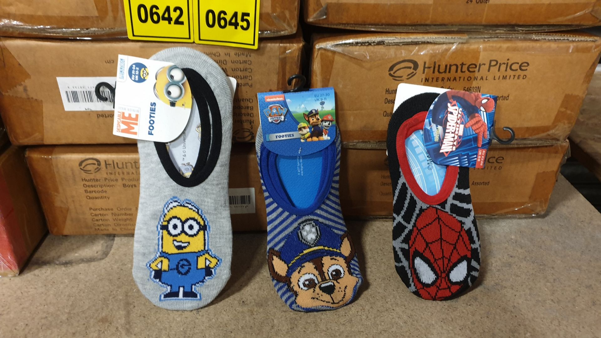 96 X BRAND NEW BOXED 3 ASSORTED BOYS LICENSED FOOTIES SOCKS (DESPICABLE ME, PAW PATROL AND