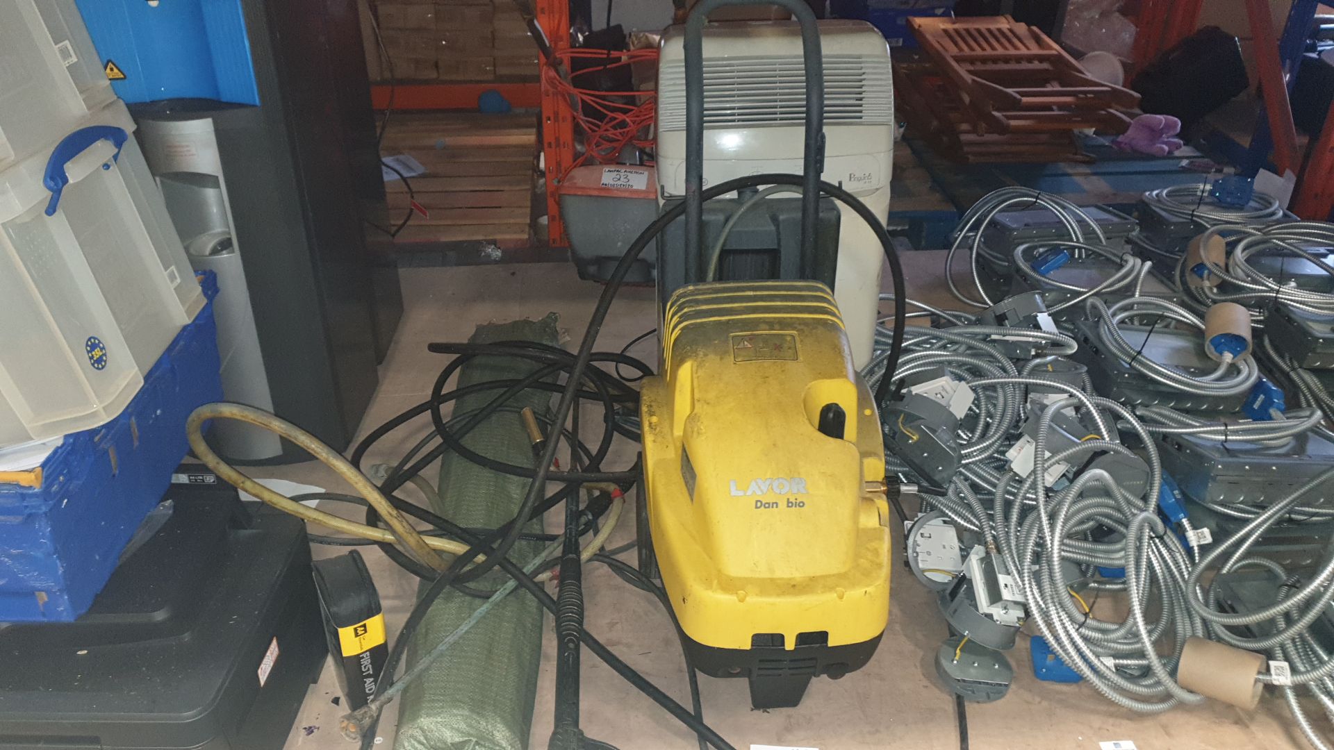 MIXED TRADE LOT COTAINING LAVOR DAN BIO PRESSURE WASHER WITH NOZZEL ATTACHMENT AND DELONGHI