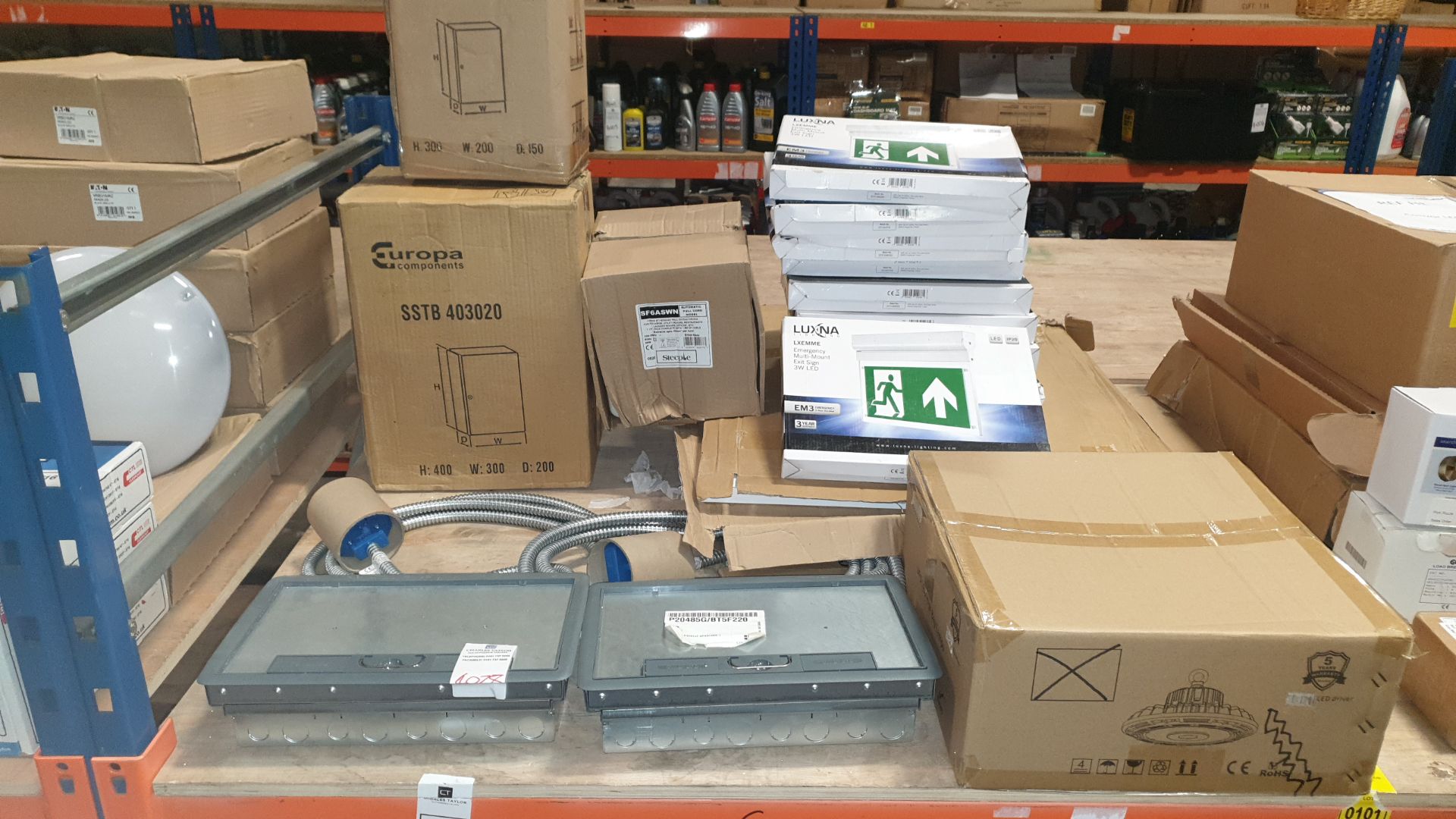MIXED LOT CONTAINING CMD A20 SERIES FLOW BOX WITH 4 SOCKETS, LUXNA EMERGENCY MULTI MOUNT EXIT