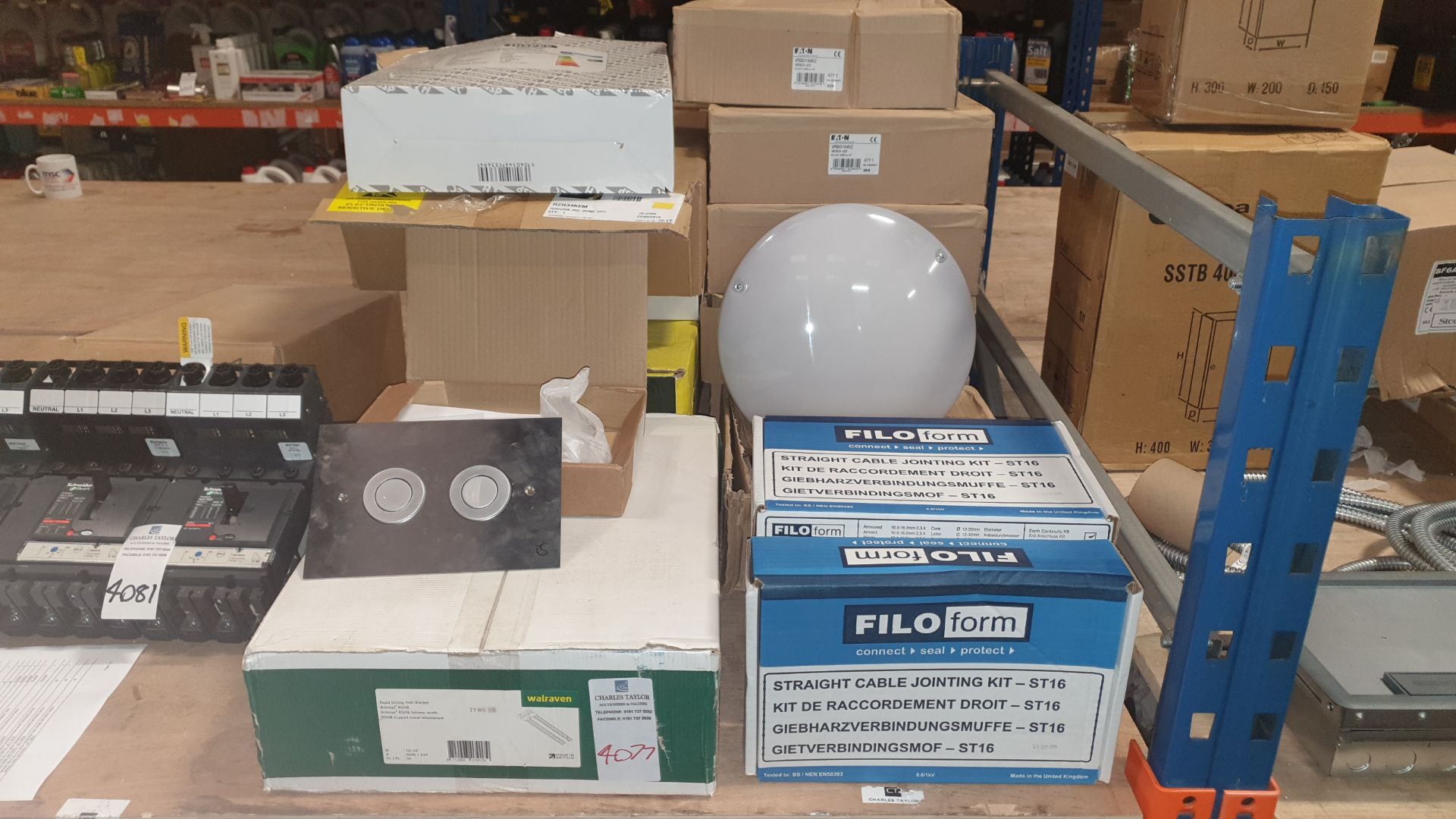 MIXED TRADE LOT CONTAINING WALRAVEN RAPID SLING WALL BRACKETS, EATON VIENZA LED LIGHTS, FILOFORM