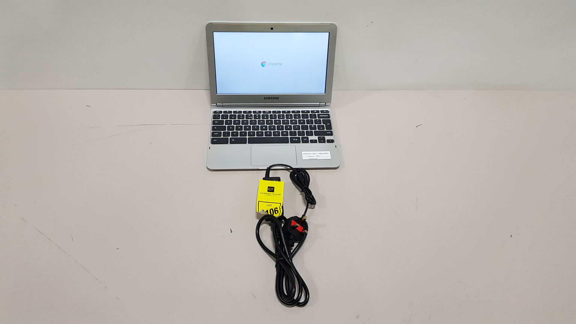 SAMSUNG 303C CHROMEBOOK CHROME O/S - WITH CHARGER