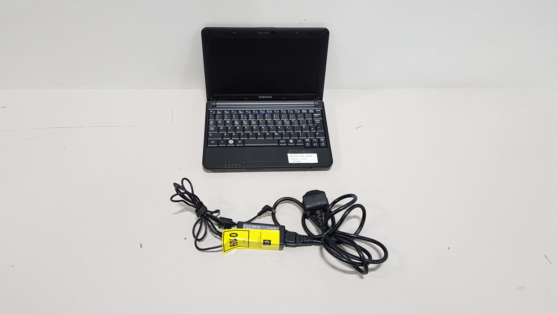 SAMSUNG N130 LAPTOP WINDOWS VISTA - WITH CHARGER