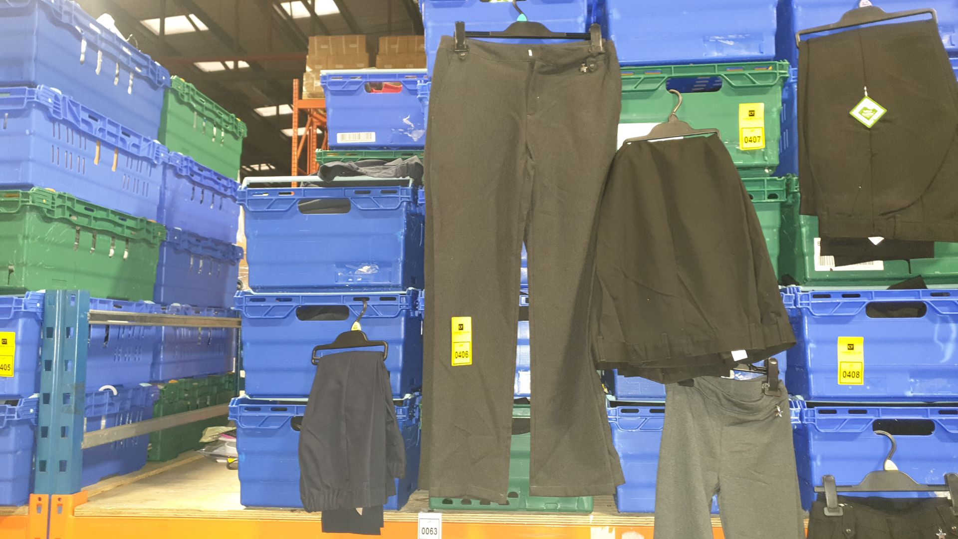 £400 MIN RETAIL VALUE OF CHILDRENS SCHOOL PANTS IN VARIOUS STYLES AND SIZES IN 5 TRAYS (NOT