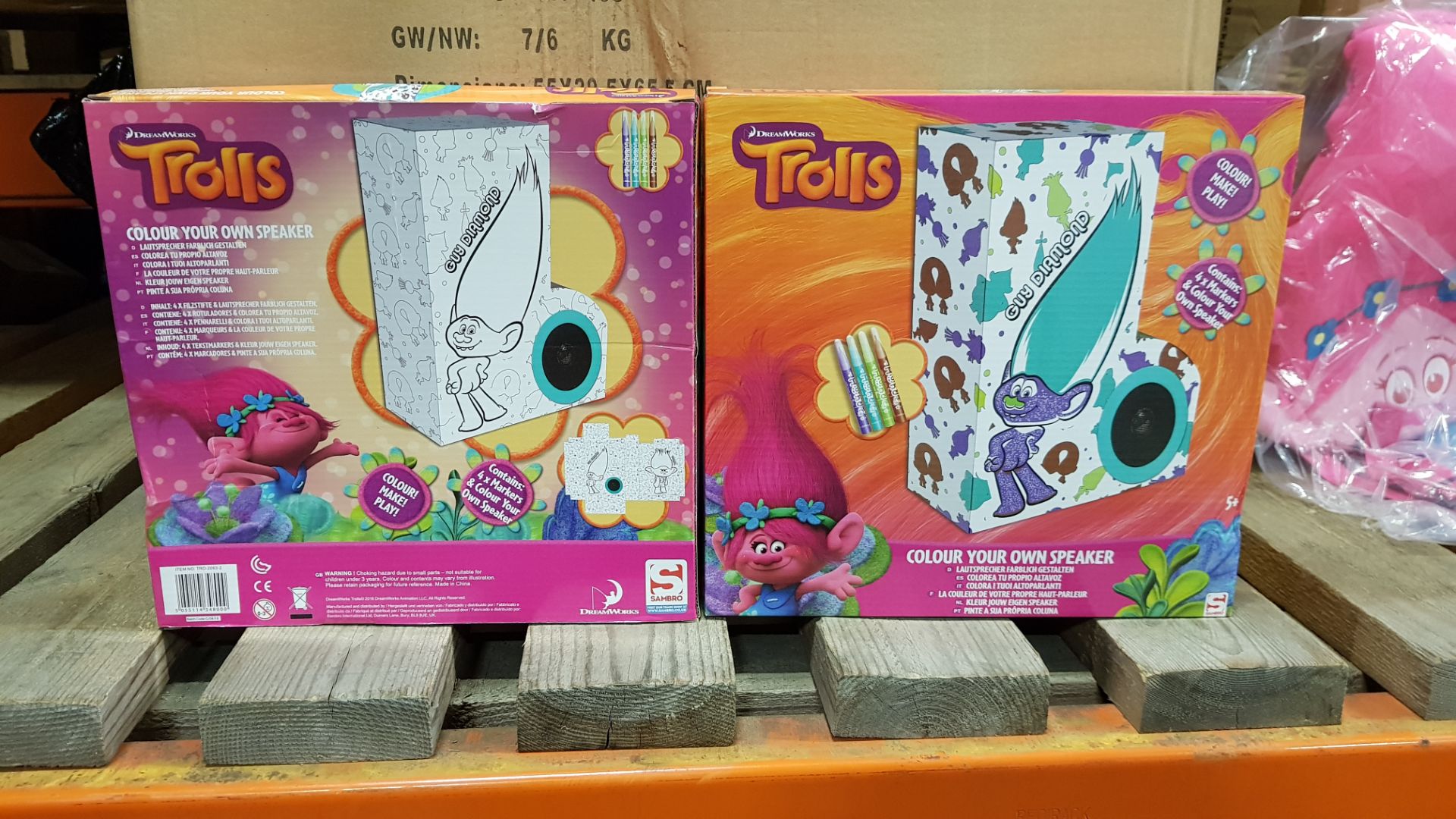 24 X BRAND NEW TROLLS COLOUR YOUR OWN SPEAKER CONTAINS 4 MARKERS & COLOUR YOUR OWN SPEAKER