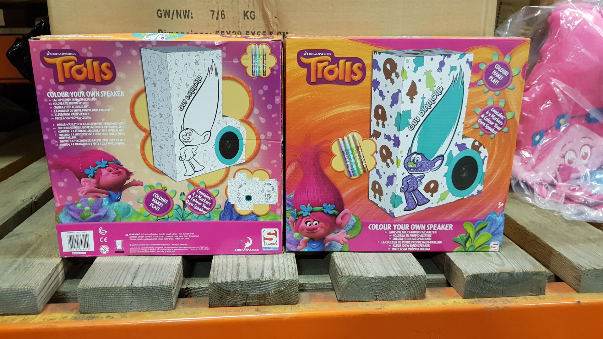 24 X BRAND NEW TROLLS COLOUR YOUR OWN SPEAKER CONTAINS 4 MARKERS & COLOUR YOUR OWN SPEAKER