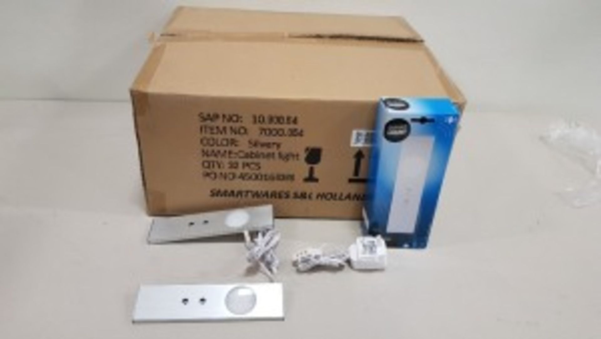32 X BRAND NEW BOXED SMARTWARES LED UNDER CABINET LIGHT WITH WAVE SENSOR INCLUDED - PROD CODE 10.