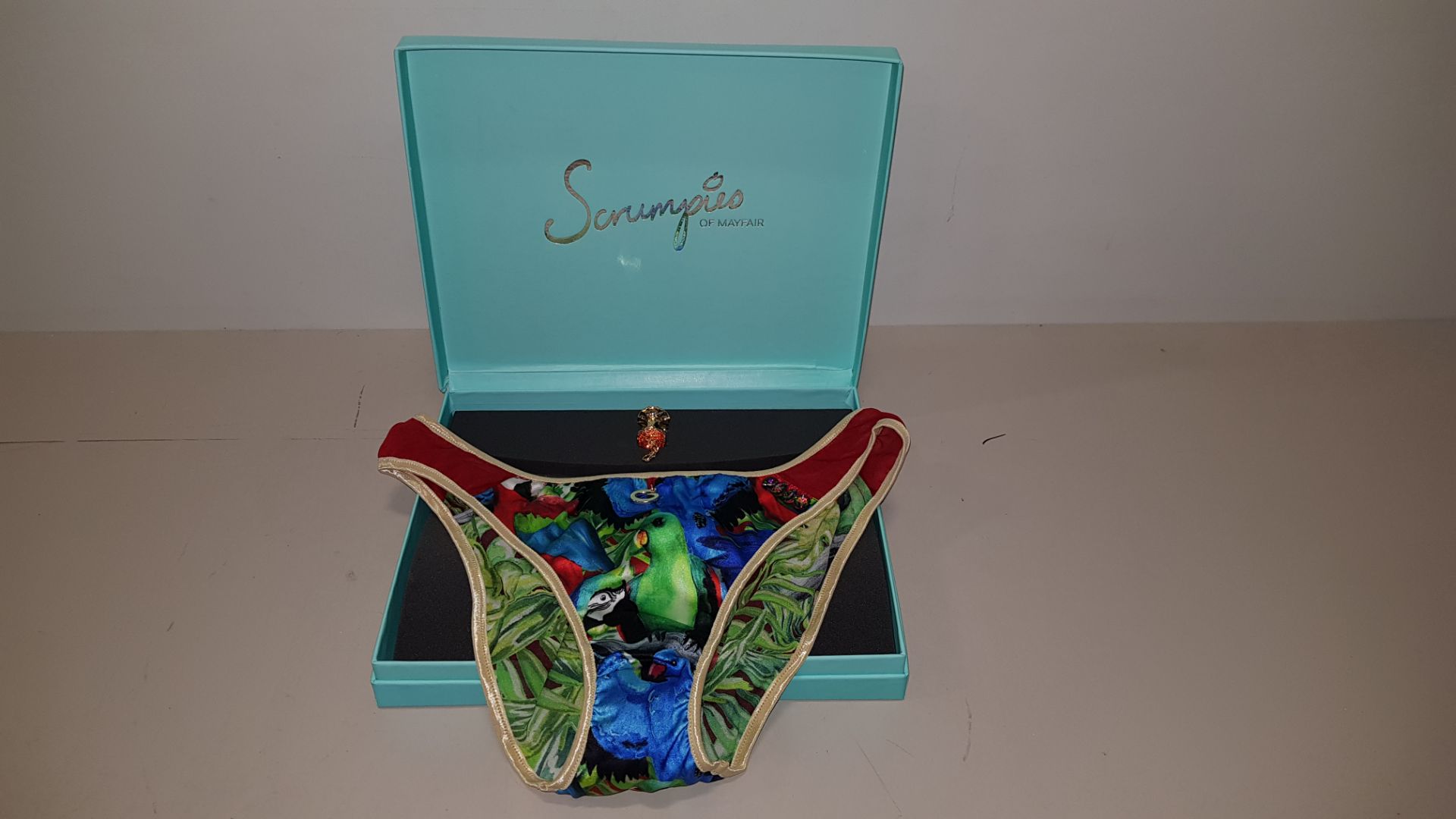 50 X SCRUMPIES OF MAYFAIR GALA TROPICAL BIKINI STYLE BRIEFS - SIZE 12 (3)) - WITH BAG OF 50 CHARMS