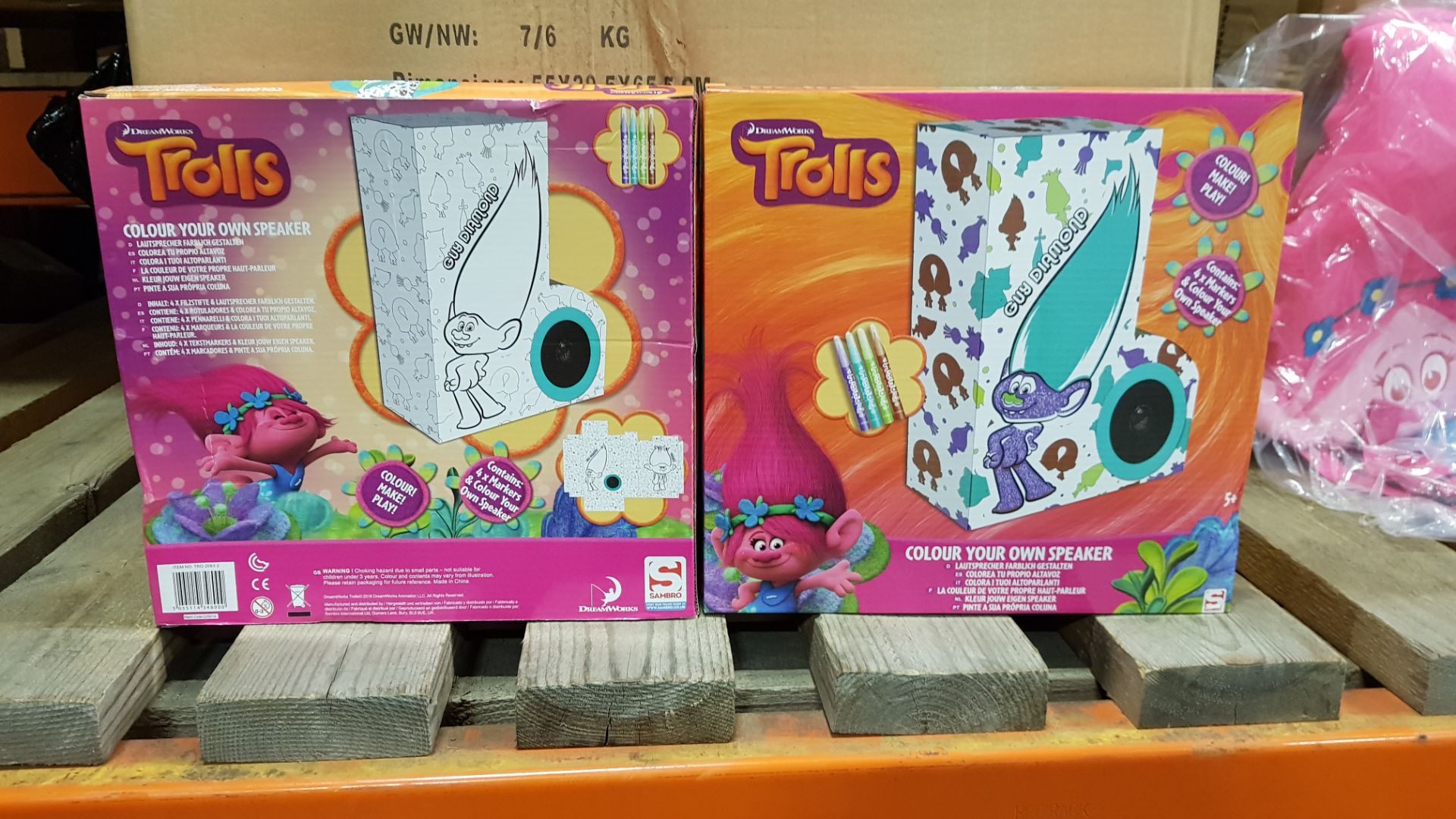 24 X BRAND NEW TROLLS COLOUR YOUR OWN SPEAKER CONTAINS 4 MARKERS & COLOUR YOUR OWN SPEAKER