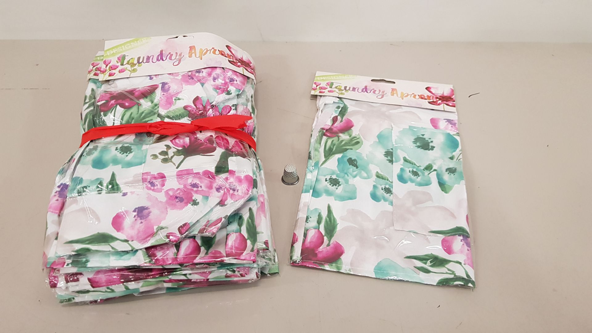 360 X BRAND NEW DESIGNER LAUNDRY APRON WITH FLOWER DETAIL IN 15 BOXES