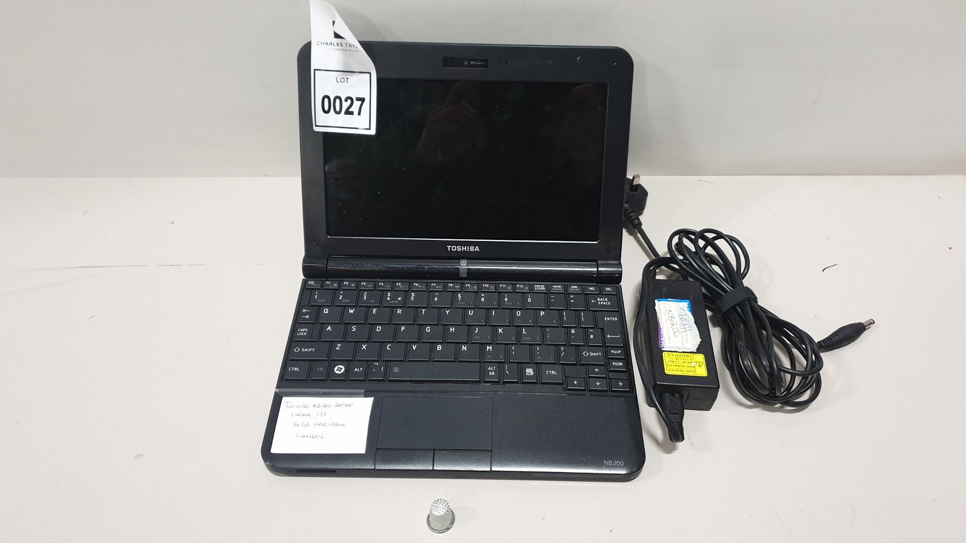 TOSHIBA NB 200 LAPTOP CHROME O/S 160GB HARD DRIVE INCLUDES CHARGER