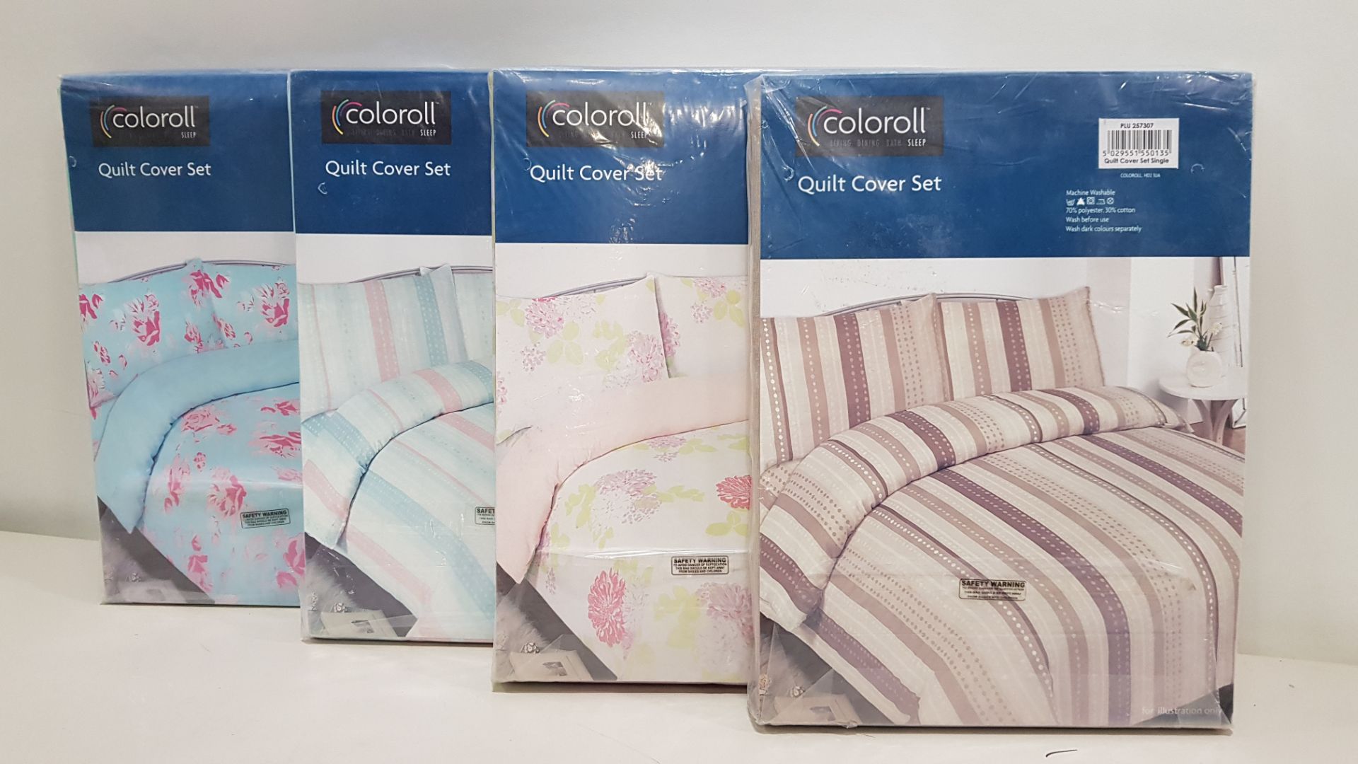 25 X ESSENTIAL COLOROLL SINGLE DUVET SETS IN VARIOUS STYLES IE BLUE WITH PINK FLOWER PRINT, WHITE