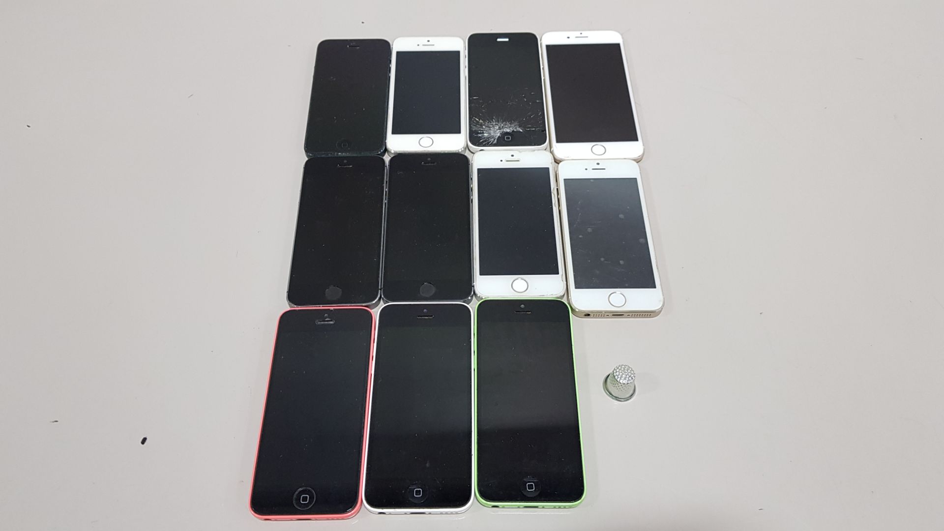 11 IPHONES 5 & 6 MOBILE PHONES FOR SPARES