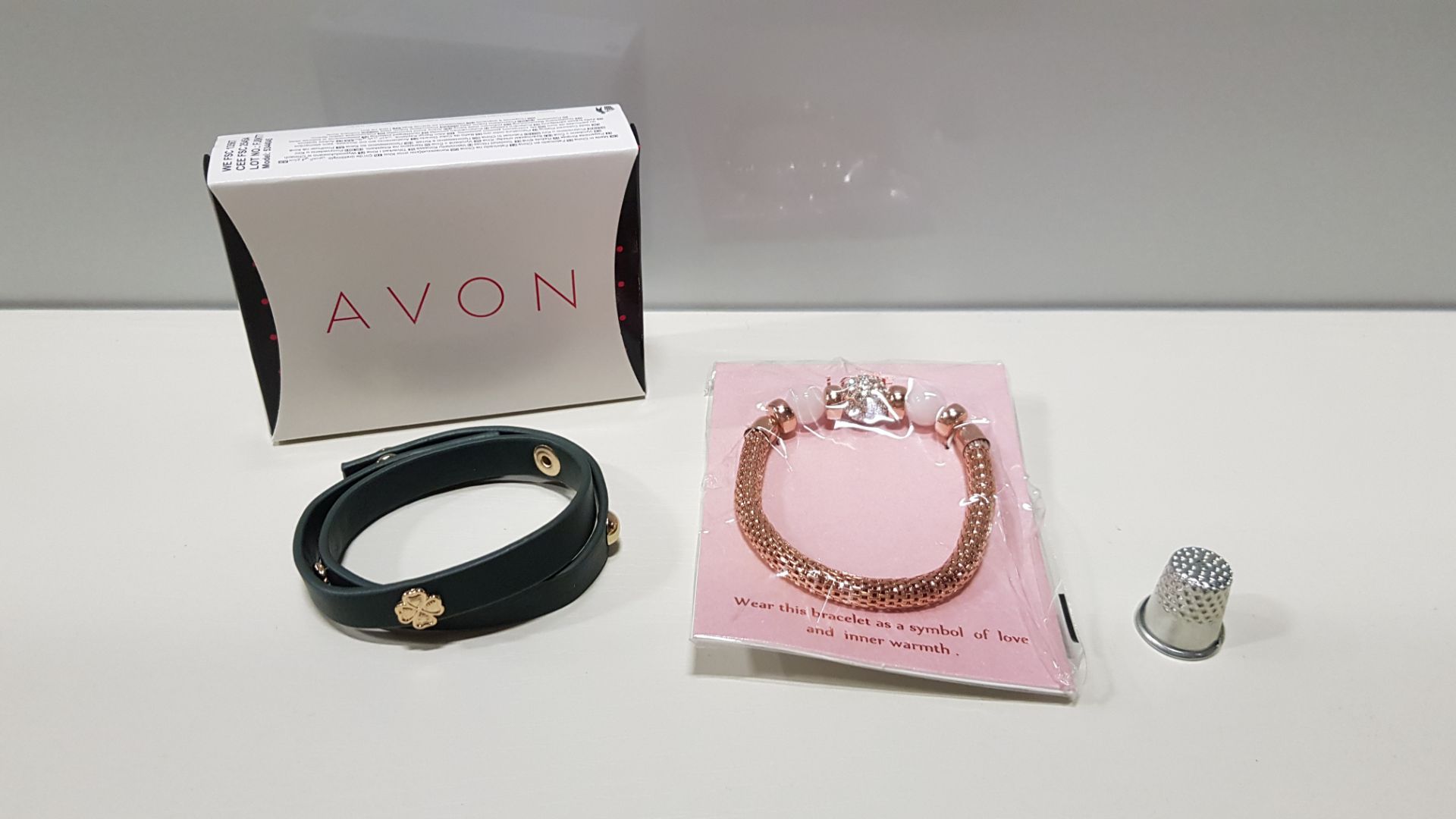 TRAY CONTAINING 200+ BRAND NEW ASSORTED INDIVIDUALLY PACKAGED AVON KASANDRA ROSE-QUARTZ BRACELET AND
