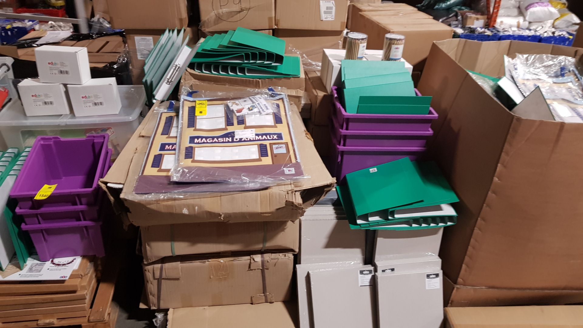 FULL PALLET OF BRAND NEW EDUCATIONAL / STATIONERY EQUIPMENT CONTAINING PLASTIC TUBS, FILES, A3
