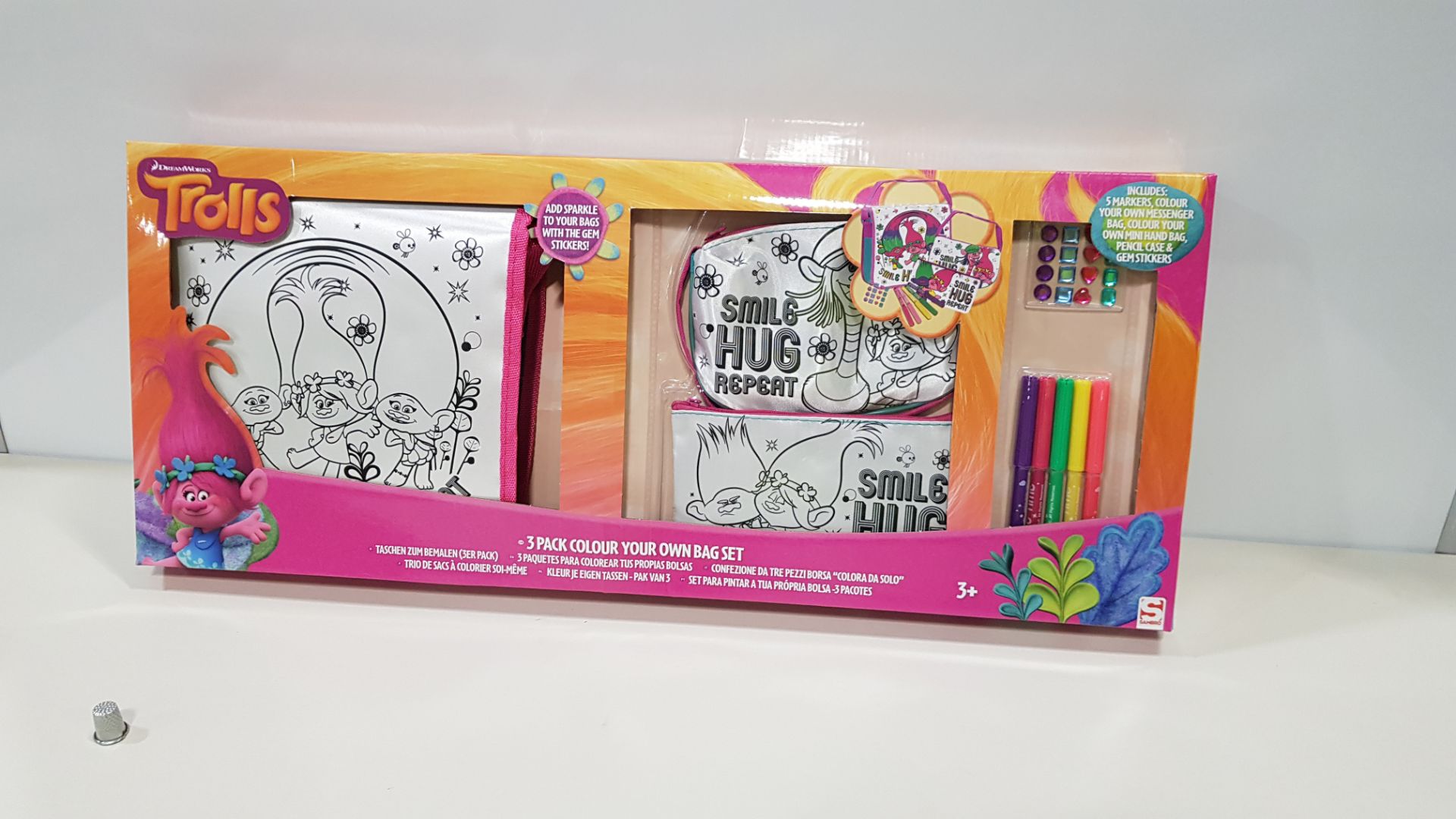 30 X BRAND NEW NICKELODEON TROLLS SET OF 3 COLOUR YOUR OWN BAGS INCLUDES MARKERS, YOUR OWN BAG, HAND