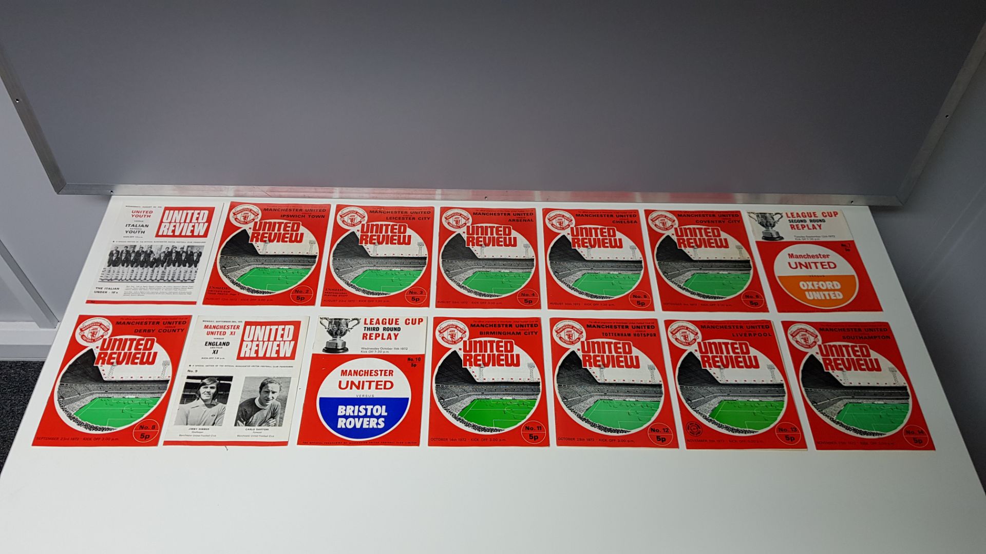 COMPLETE COLLECTION OF MANCHESTER UNITED HOME GAME PROGRAMMES FROM THE 1972/1973 SEASON. RANGING - Image 2 of 3