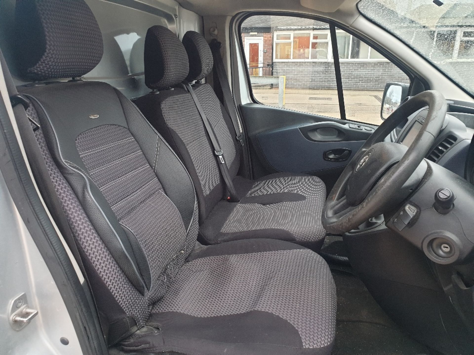 SILVER VAUXHALL VIVARO 2900 BT CDTI ECOFL. ( DIESEL ) Reg : MK16LHT Mileage : 171524 Details: WITH 1 - Image 6 of 7