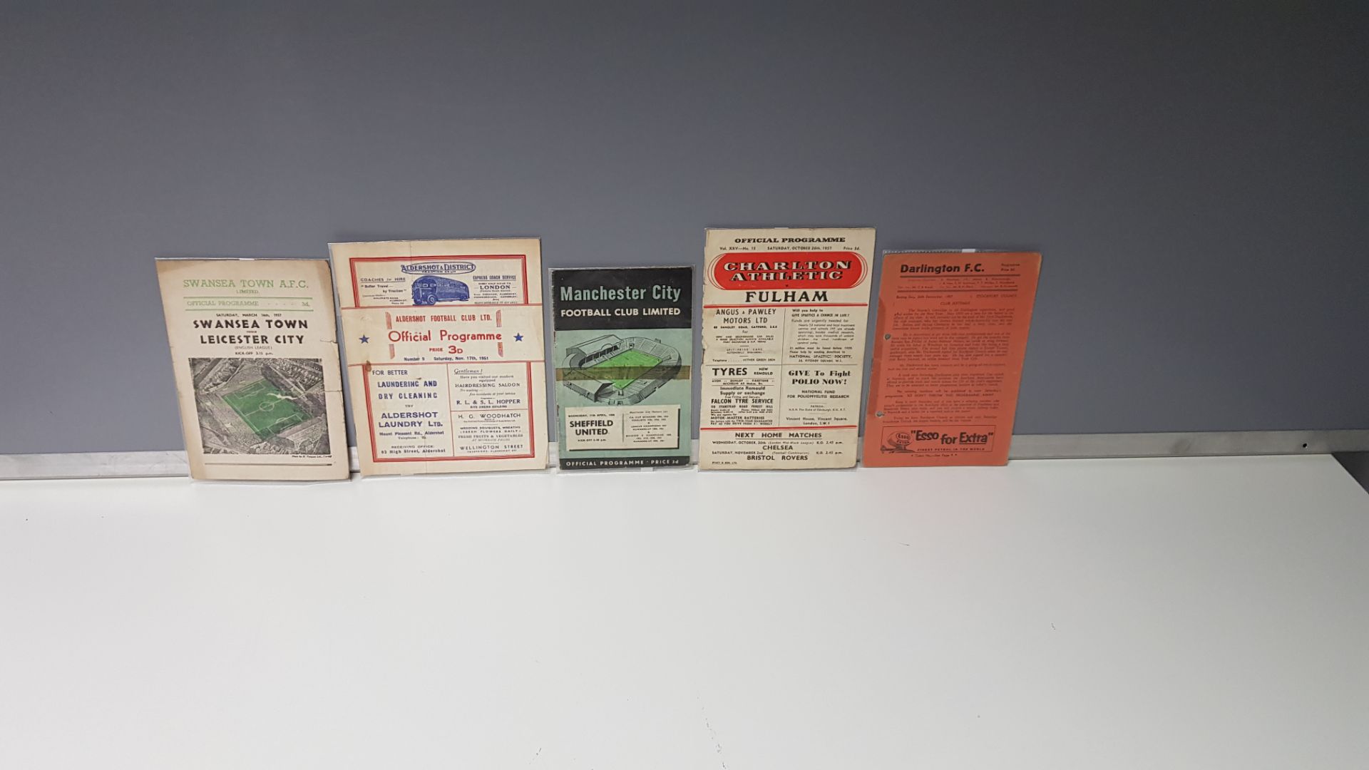 5 X OTHER CLUB PROGRAMMES IN VERY GOOD CONDITION TO INCLUDE - 17.11.51 - ALDERSHOT VS TORQUAY UNITED