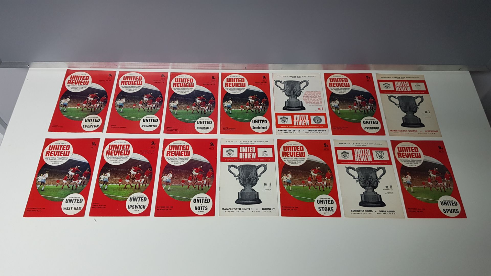 COMPLETE COLLECTION OF MANCHESTER UNITED HOME GAME PROGRAMMES FROM THE 1969/1970 SEASON. RANGING - Image 2 of 3