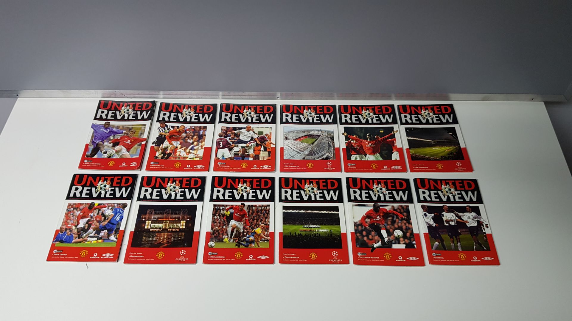 COMPLETE COLLECTION OF MANCHESTER UNITED PROGRAMMES FROM THE 2000/01 SEASON. FROM ISSUE 1 - 27 IN - Image 2 of 3