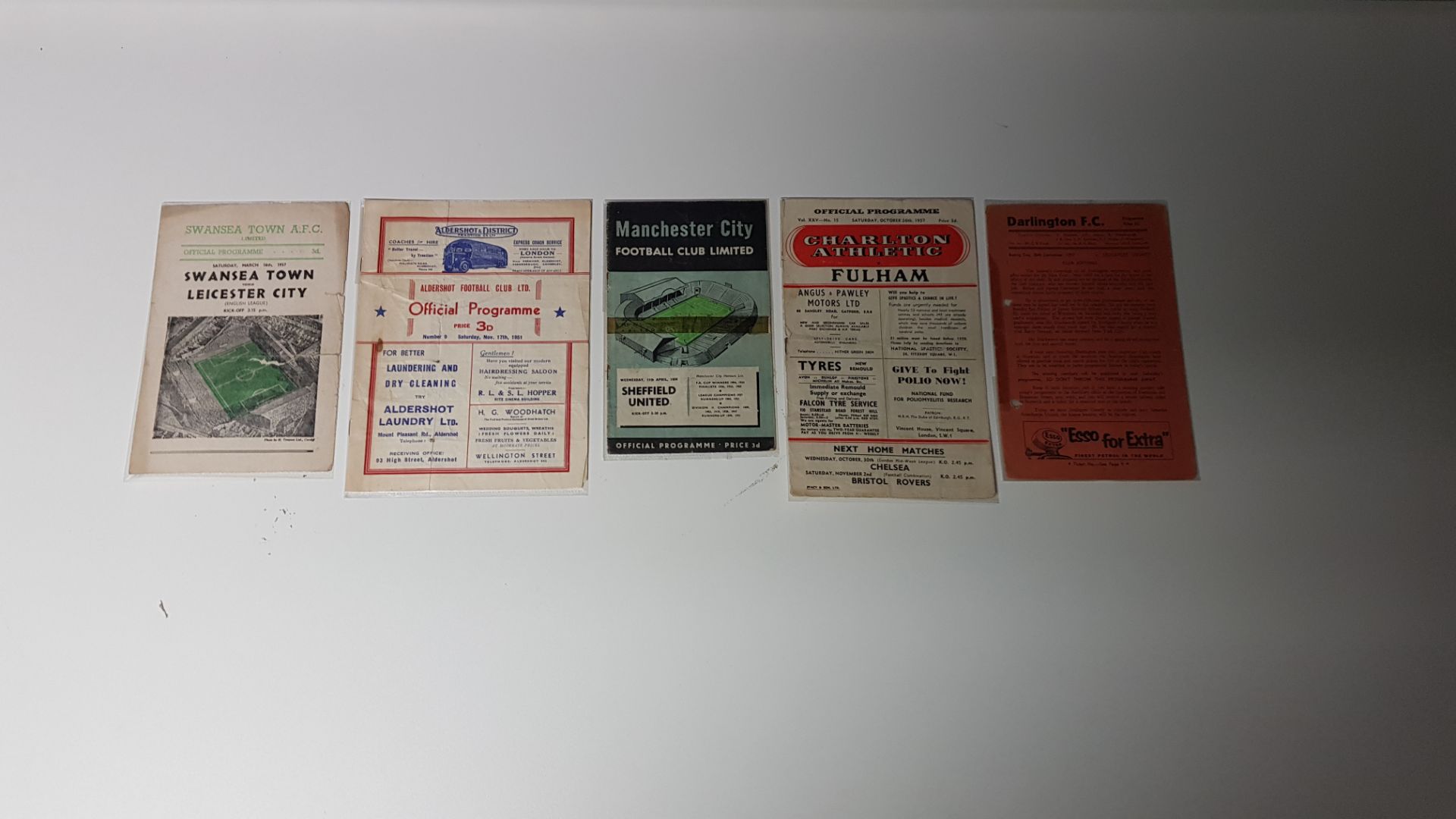 5 X OTHER CLUB PROGRAMMES IN VERY GOOD CONDITION TO INCLUDE - 17.11.51 - ALDERSHOT VS TORQUAY UNITED - Image 2 of 2