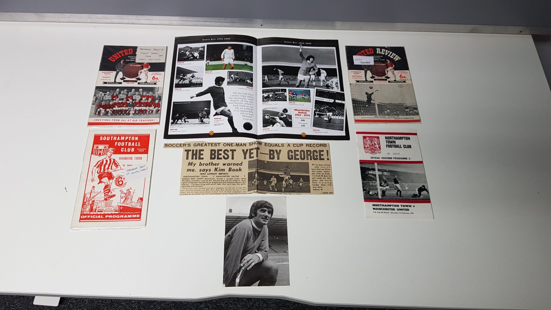 4 X ORIGINAL PROGRAMMES HONOURING GEORGE BEST TO INCLUDE - 1 X (MAN UTD VS WEST BROM 14TH SEPT - Image 2 of 3