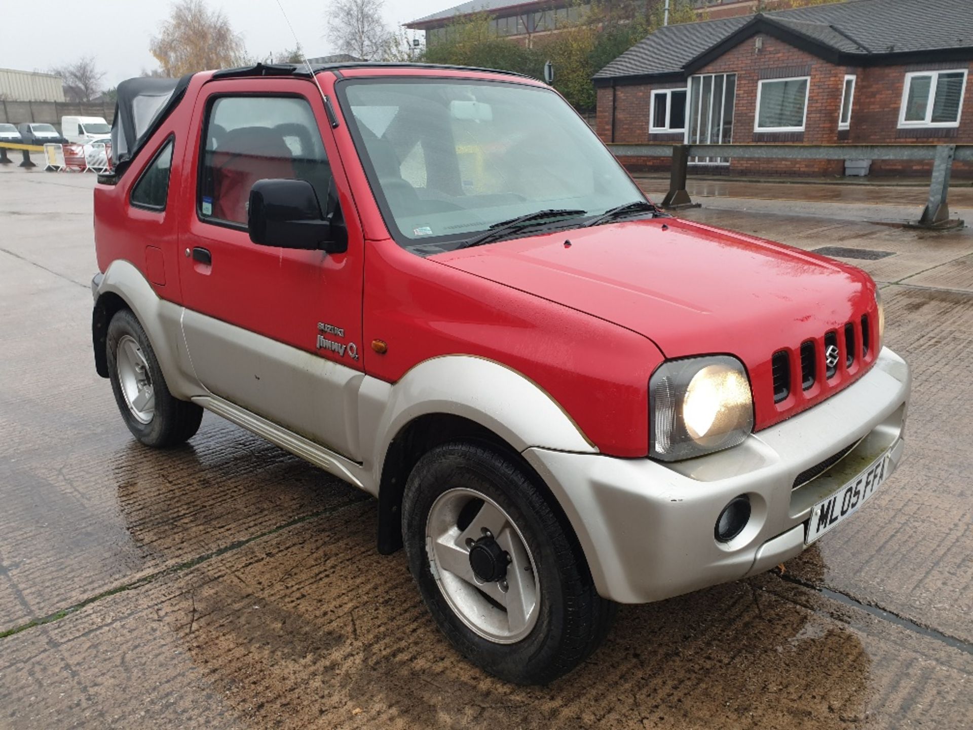 RED SUZUKI JIMNY 02. Reg : ML05FFA, Mileage : 76681 Details: WITH V5, MOT EXPIRES 7/06/2021, 1 KEY