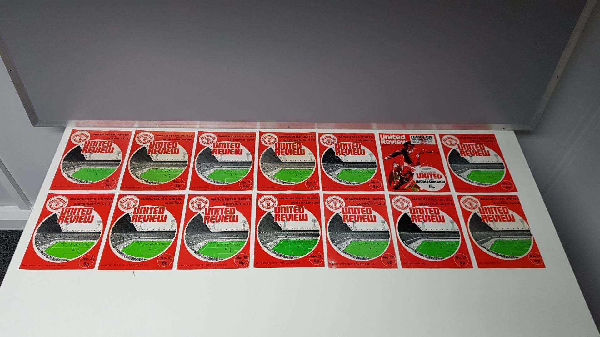 COMPLETE COLLECTION OF MANCHESTER UNITED HOME GAME PROGRAMMES FROM THE 1973/1974 SEASON. RANGING - Image 2 of 3