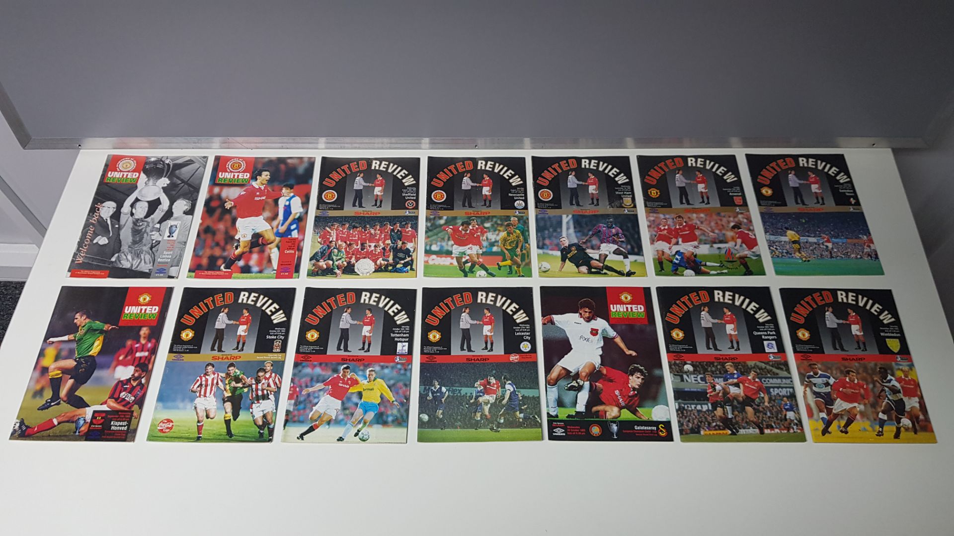 COMPLETE COLLECTION OF MANCHESTER UNITED HOME GAME PROGRAMMES FROM THE 1993/1994 SEASON. RANGING - Image 2 of 3