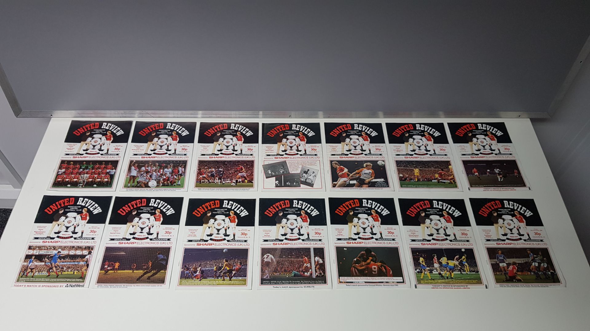 COMPLETE COLLECTION OF MANCHESTER UNITED HOME GAME PROGRAMMES FROM THE 1983/1984 SEASON. RANGING - Image 2 of 3