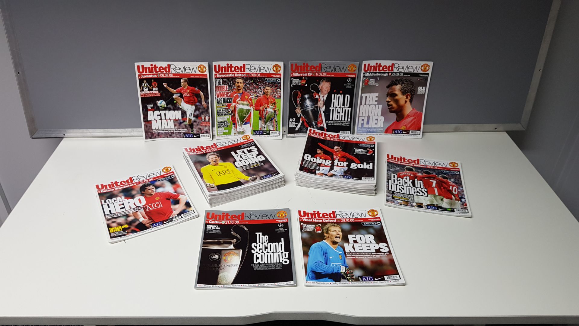 COMPLETE COLLECTION OF MANCHESTER UNITED HOME GAME PROGRAMMES FROM THE 2008/09 SEASON. FROM ISSUE