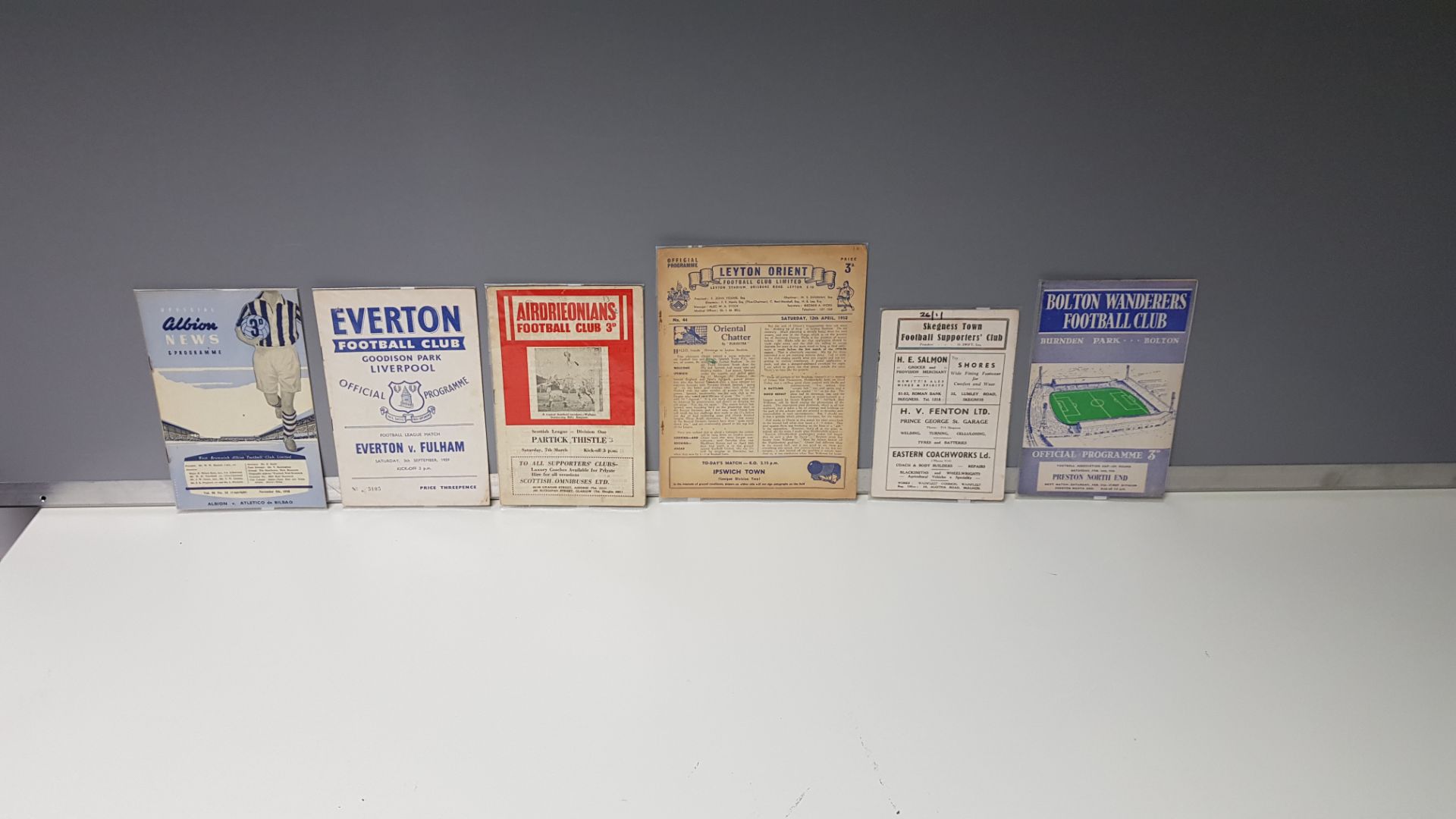 6 X OTHER CLUB PROGRAMMES IN VERY GOOD CONDITION TO INCLUDE - 12.04.58 - LEYTON ORIENT VS IPSWICH