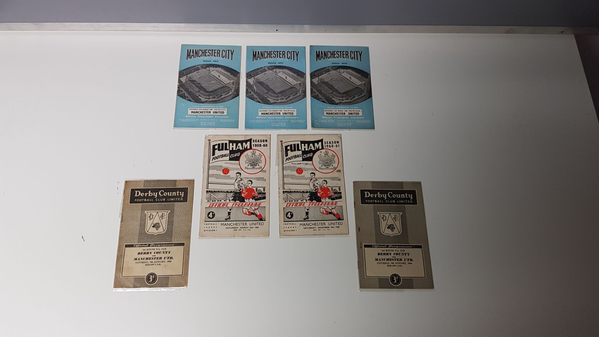 7 X MANCHESTER UNITED AWAY PROGRAMMES FROM THE 1960 SEASON TO INCLUDE - 2 X DERBY COUNTY, 3 X - Image 2 of 2