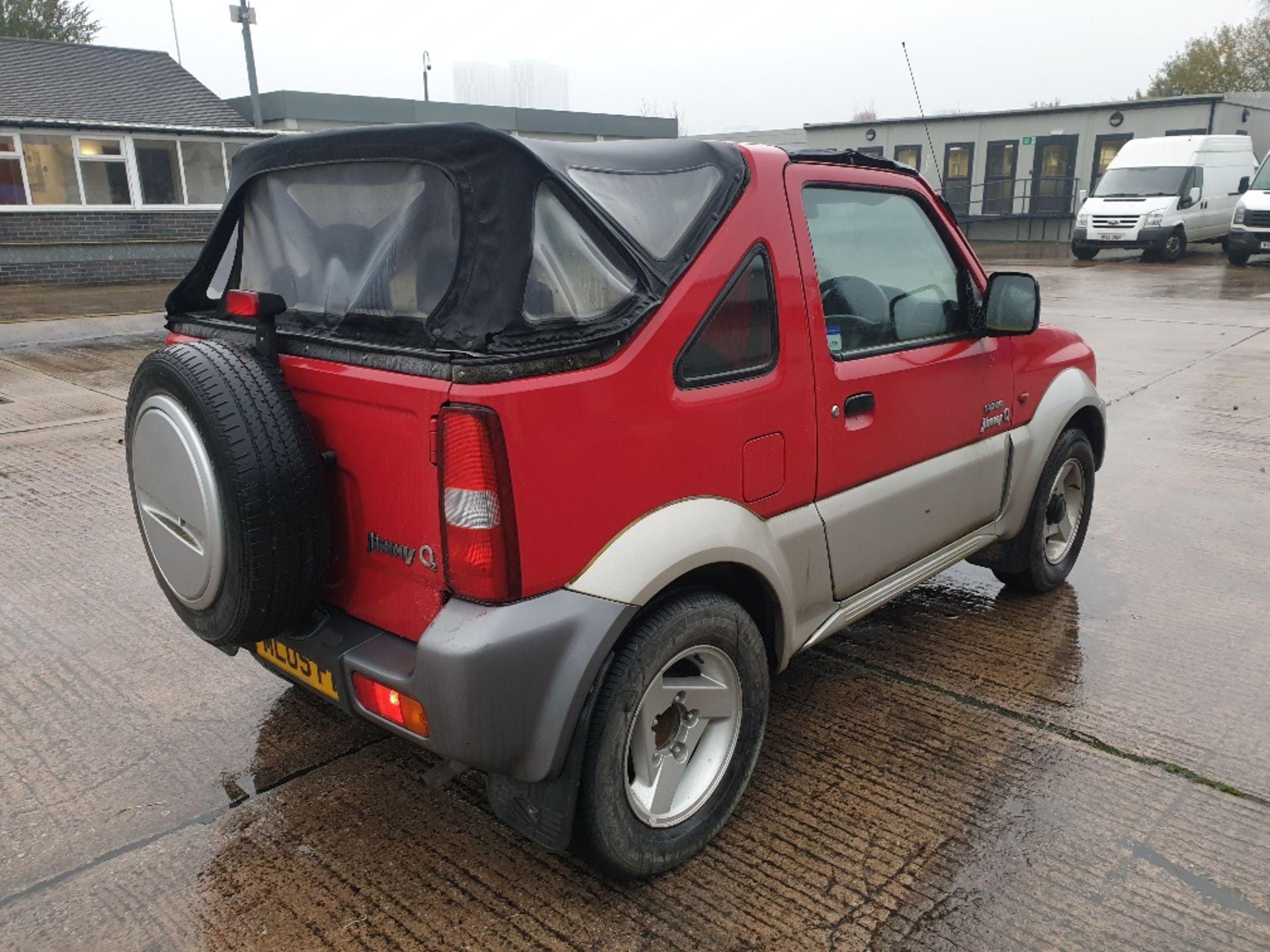 RED SUZUKI JIMNY 02. Reg : ML05FFA, Mileage : 76681 Details: WITH V5, MOT EXPIRES 7/06/2021, 1 KEY - Image 2 of 6