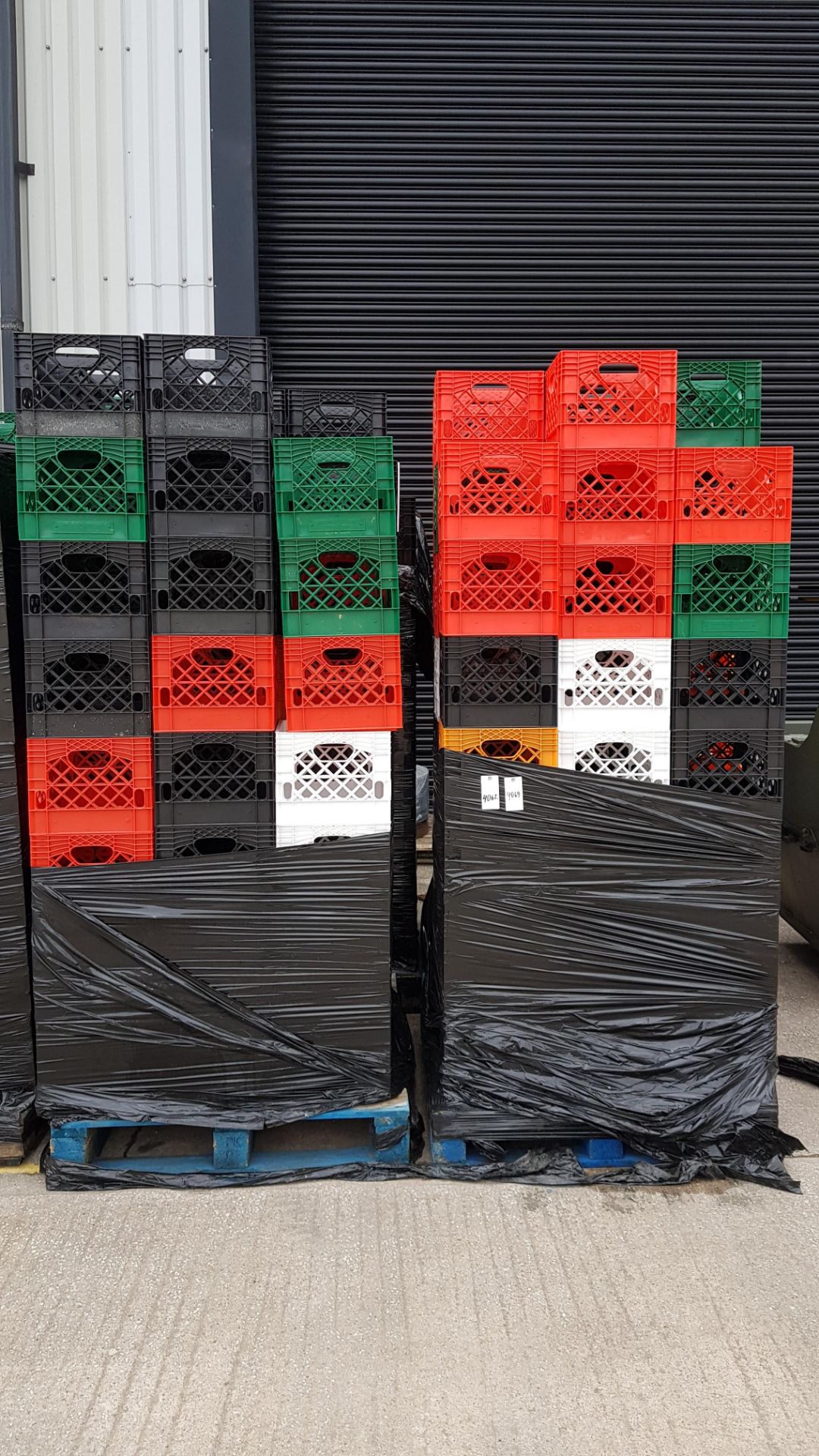 60 X PLASTIC CRATES IN VARIOUS COLOURS (3300 X 3300MM) (270M DEEP) - Image 2 of 2