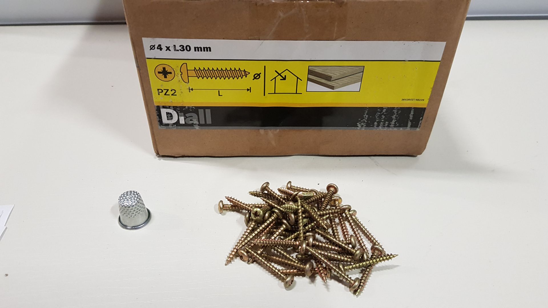 55,500 X BRAND NEW WOOD SCREW PAN YZP 4 X 30 LOOSE IN 30 BOXES