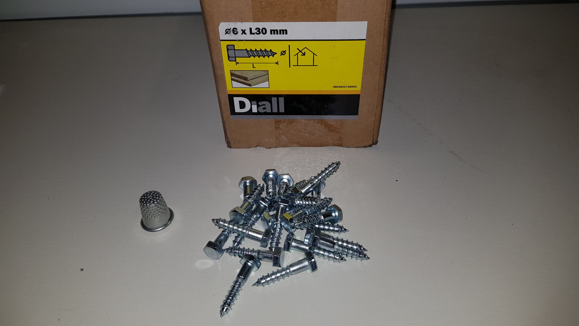 APPROX 74,000 X BRAND NEW WOOD SCREW PAN YZP 4 X 30 LOOSE IN 40 BOXES