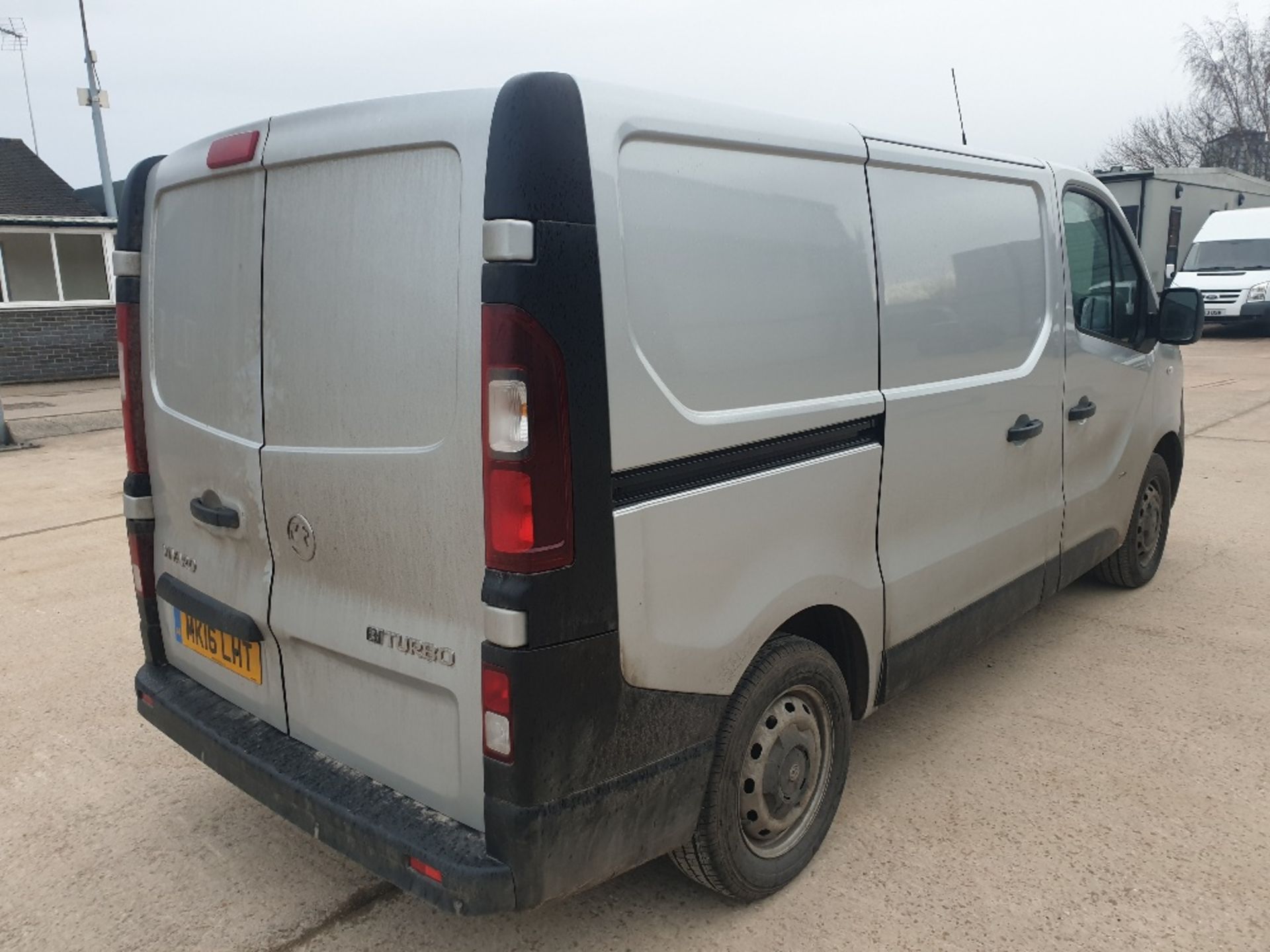 SILVER VAUXHALL VIVARO 2900 BT CDTI ECOFL. ( DIESEL ) Reg : MK16LHT Mileage : 171524 Details: WITH 1 - Image 2 of 7