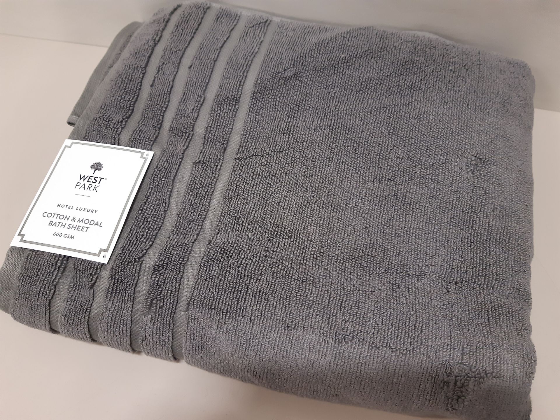 14 X BRAND NEW WEST PARK LUXERY HOTEL TOWELS