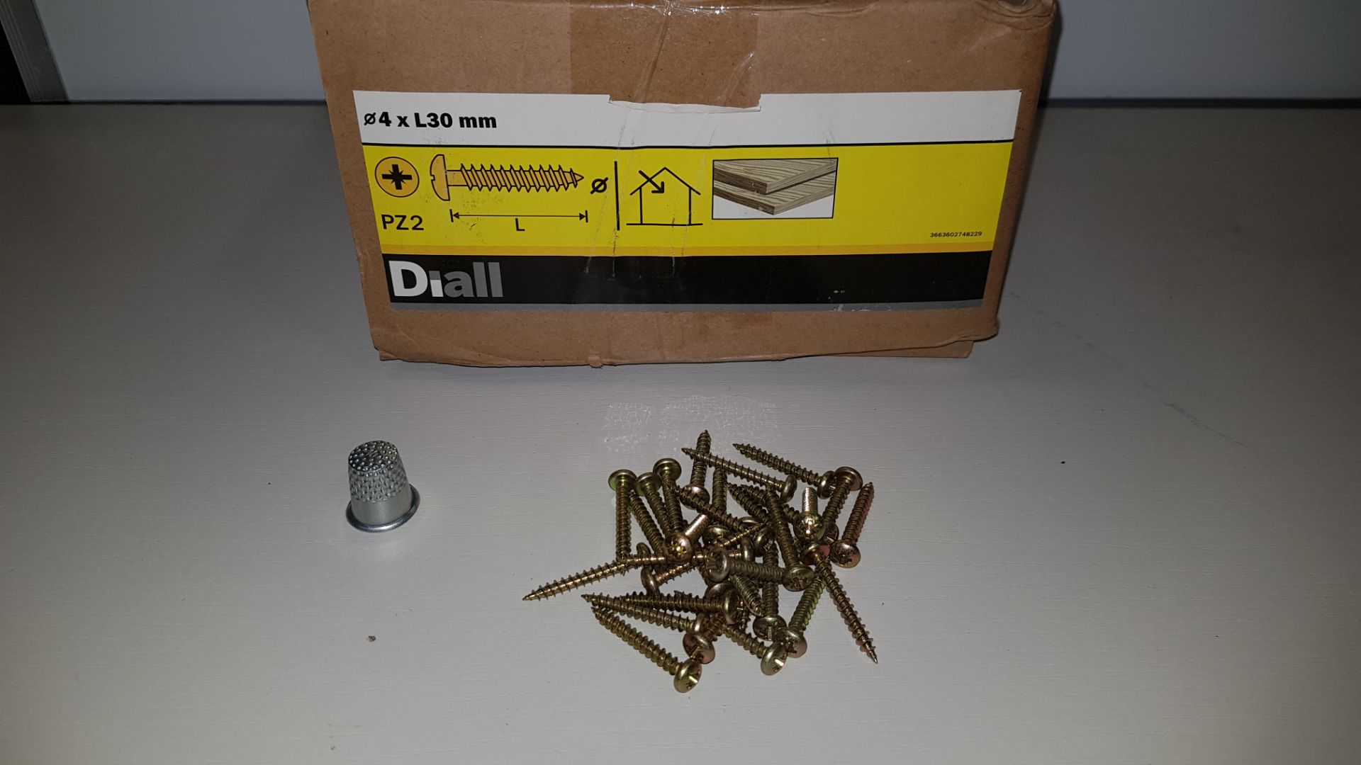 APPROX 32,375 X BRAND NEW WOOD SCREW PAN YZP 4 X 30 LOOSE IN 20 BOXES