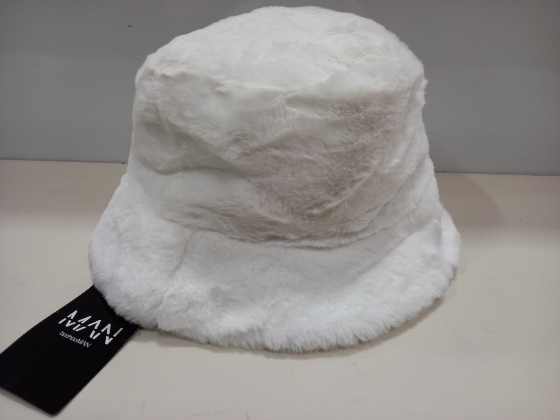 20 X BRAND NEW BOOHOO MAN FAUX FUR BUCKET HAT IN WHITE ONE SIZE