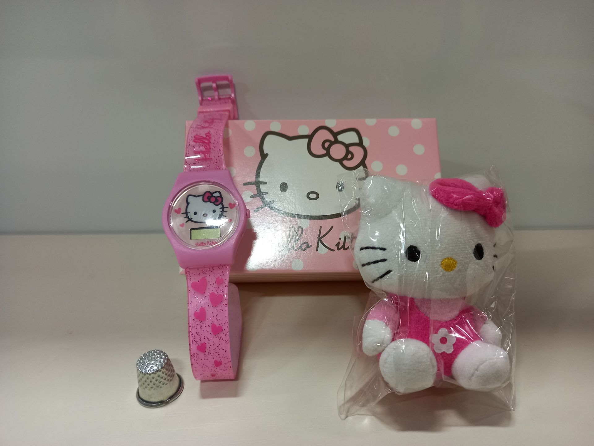 25 X BRAND NEW BOXED HELLO KITTY WATCHES WITH A HELLO KITTY TOY