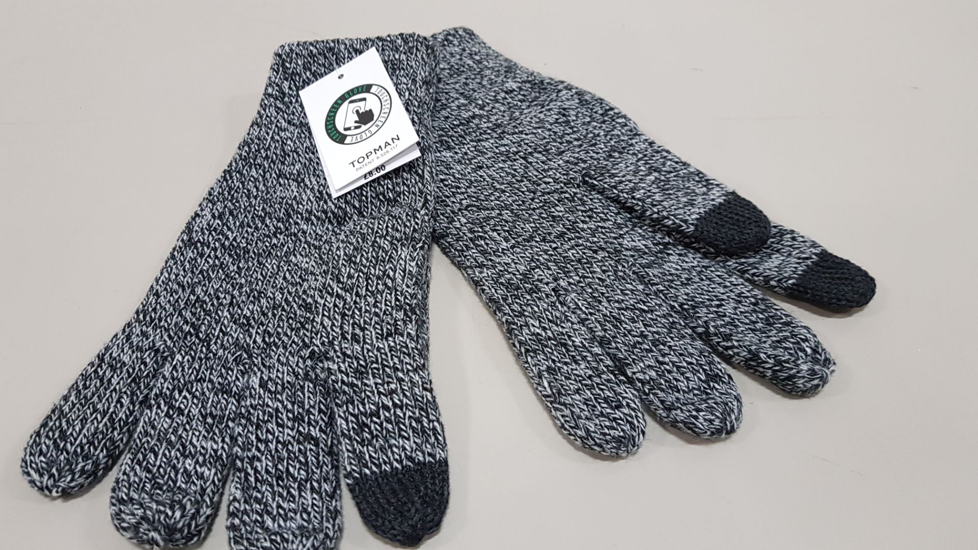 51 X BRAND NEW TOPMAN GREY WINTER GLOVES SIZE M/L TOTAL RRP £408.00 (PICK LOOSE - DOUBLE PACKS)