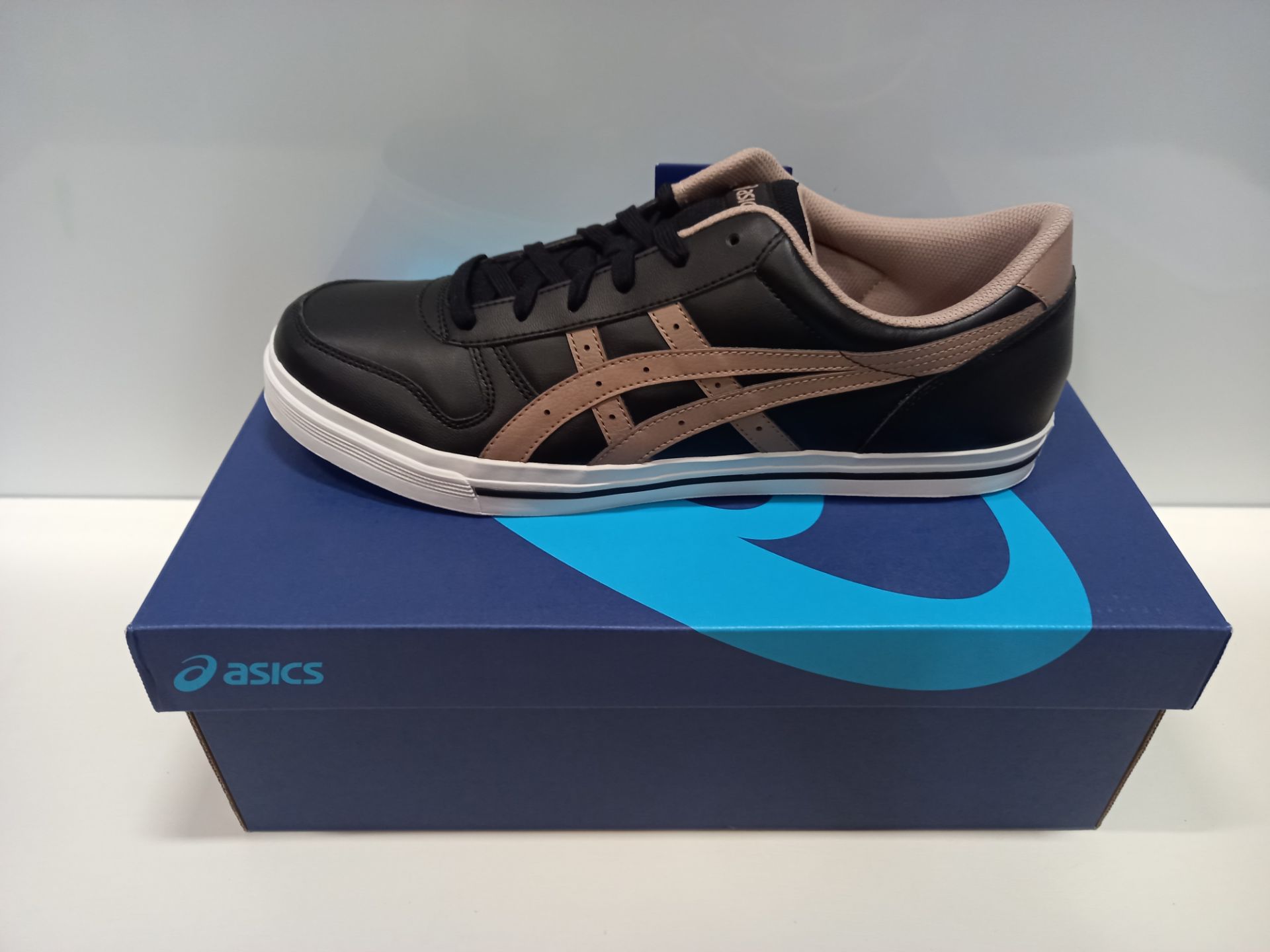 8 X BRAND NEW ASICS AARON BLACK /TAUPE GREY SHOES UK SIZE 11 1/2 AND 13